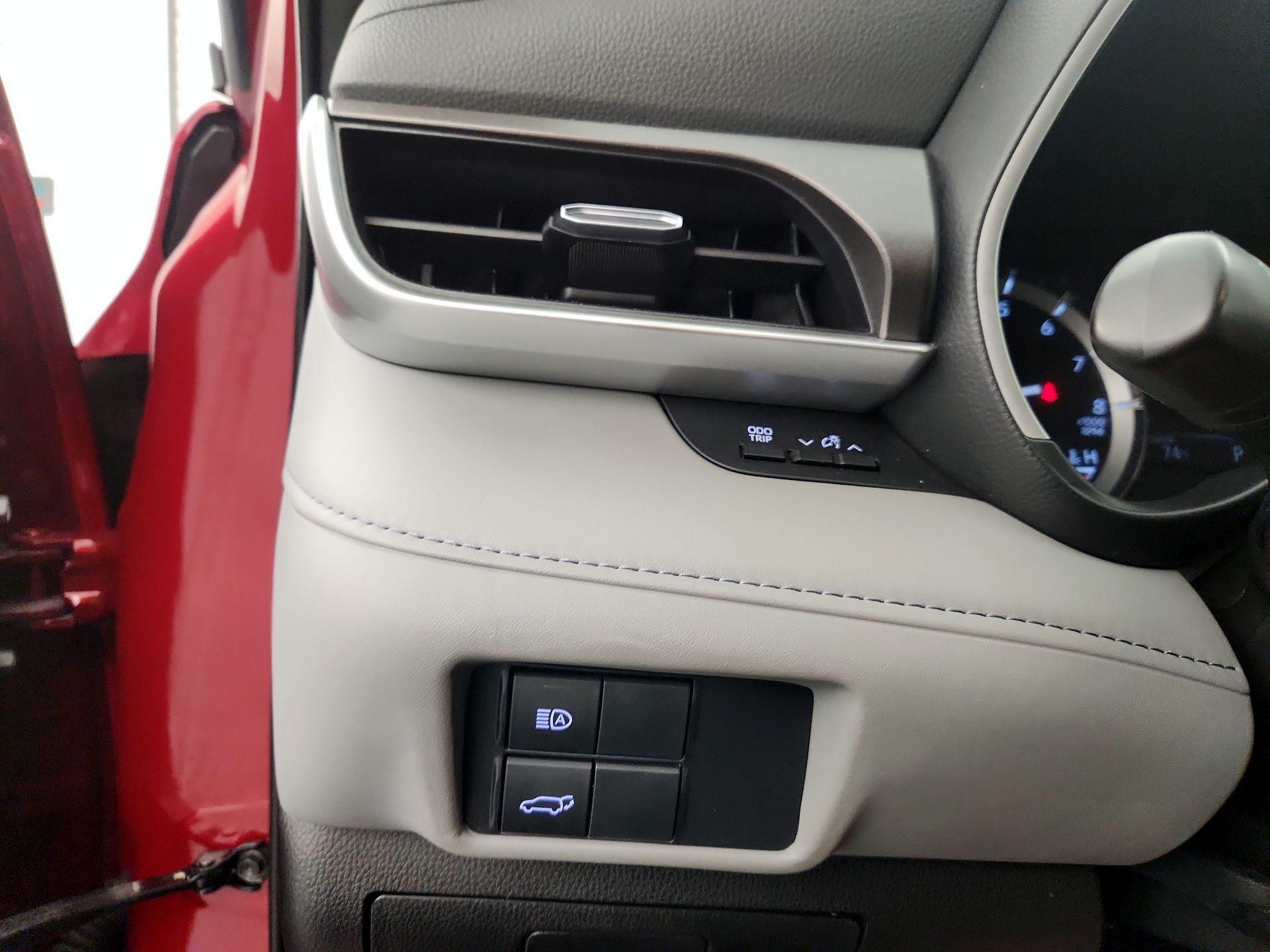 Thumbnail: 2020 Toyota Highlander - 13