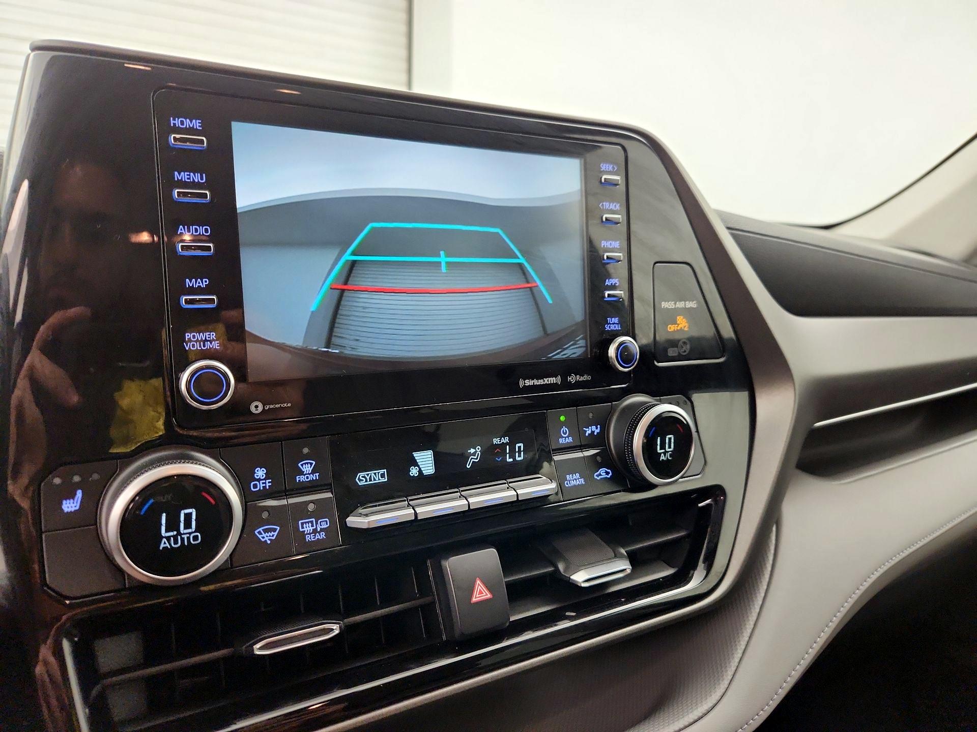 Thumbnail: 2020 Toyota Highlander - 14