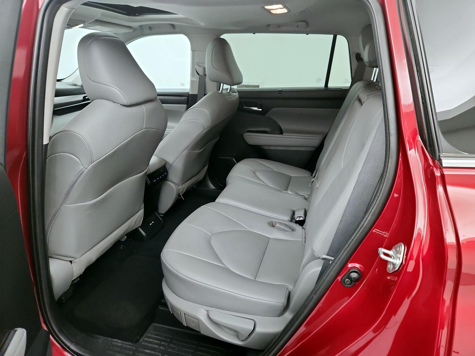 Thumbnail: 2020 Toyota Highlander - 20