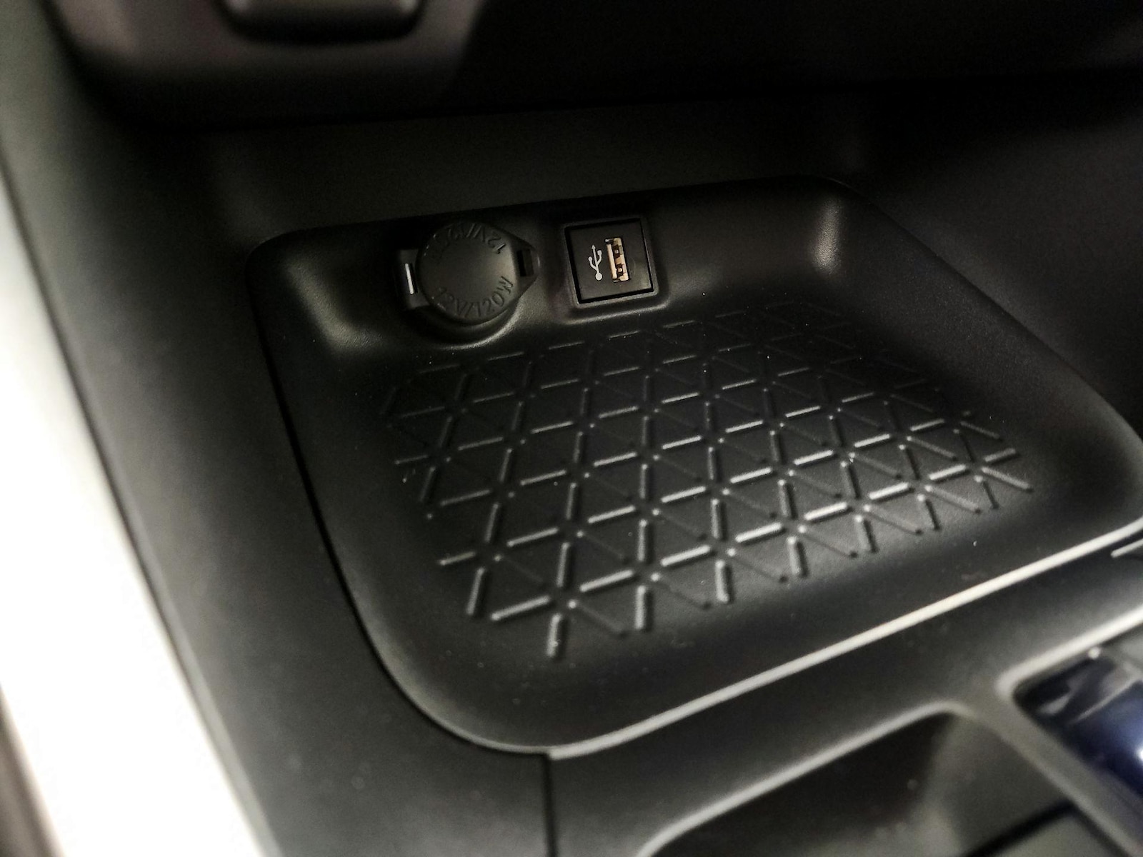 2025 Toyota RAV4 LE - Photo 19