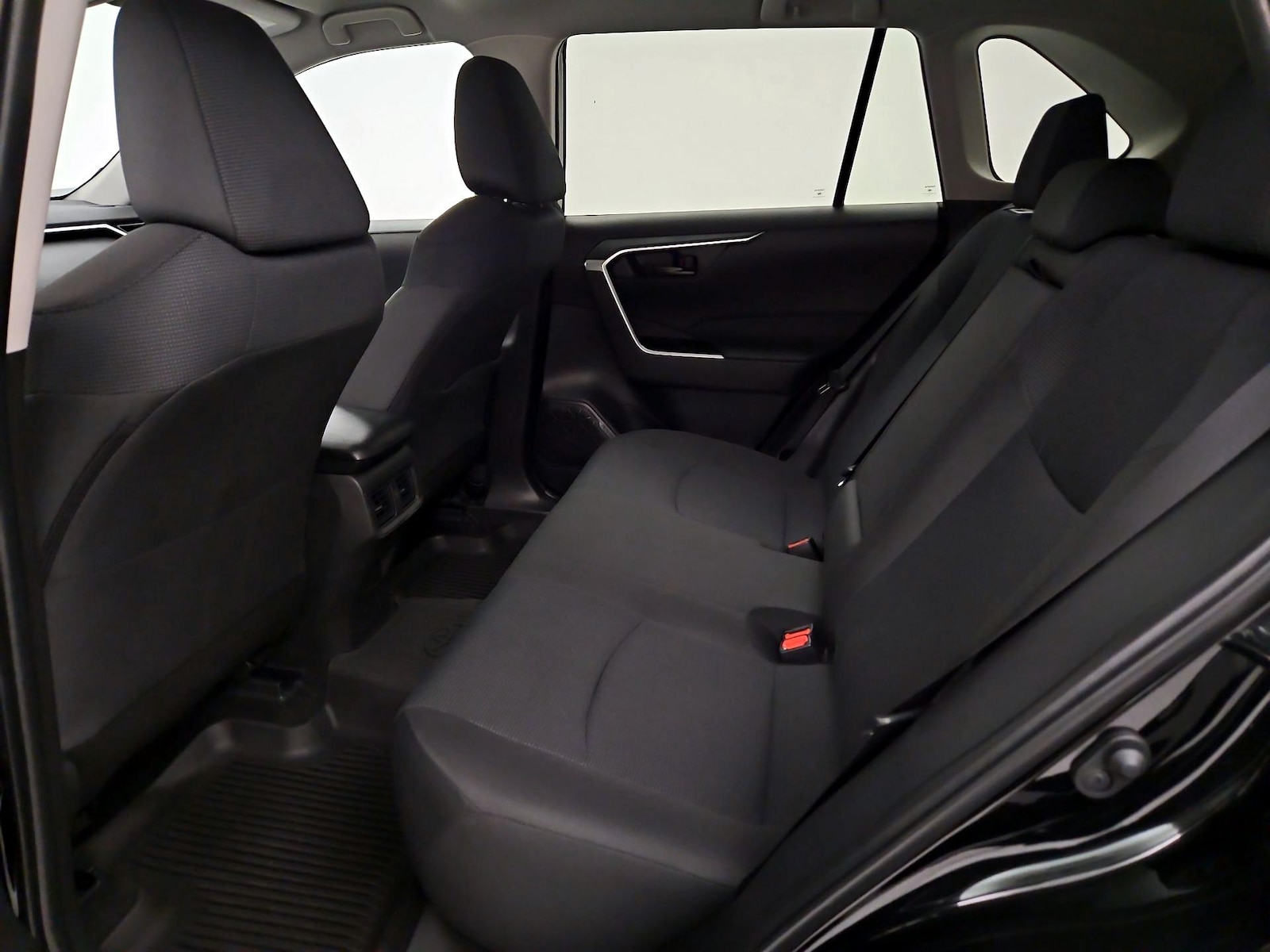 2025 Toyota RAV4 LE - Photo 20