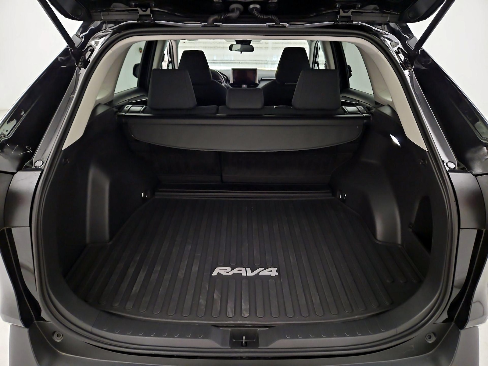 2025 Toyota RAV4 LE - Photo 21