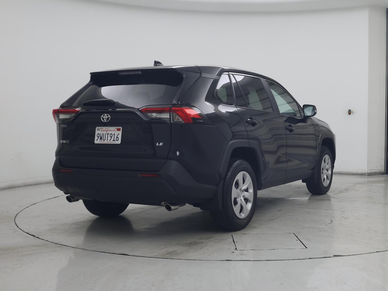 2025 Toyota RAV4 LE - Photo 9