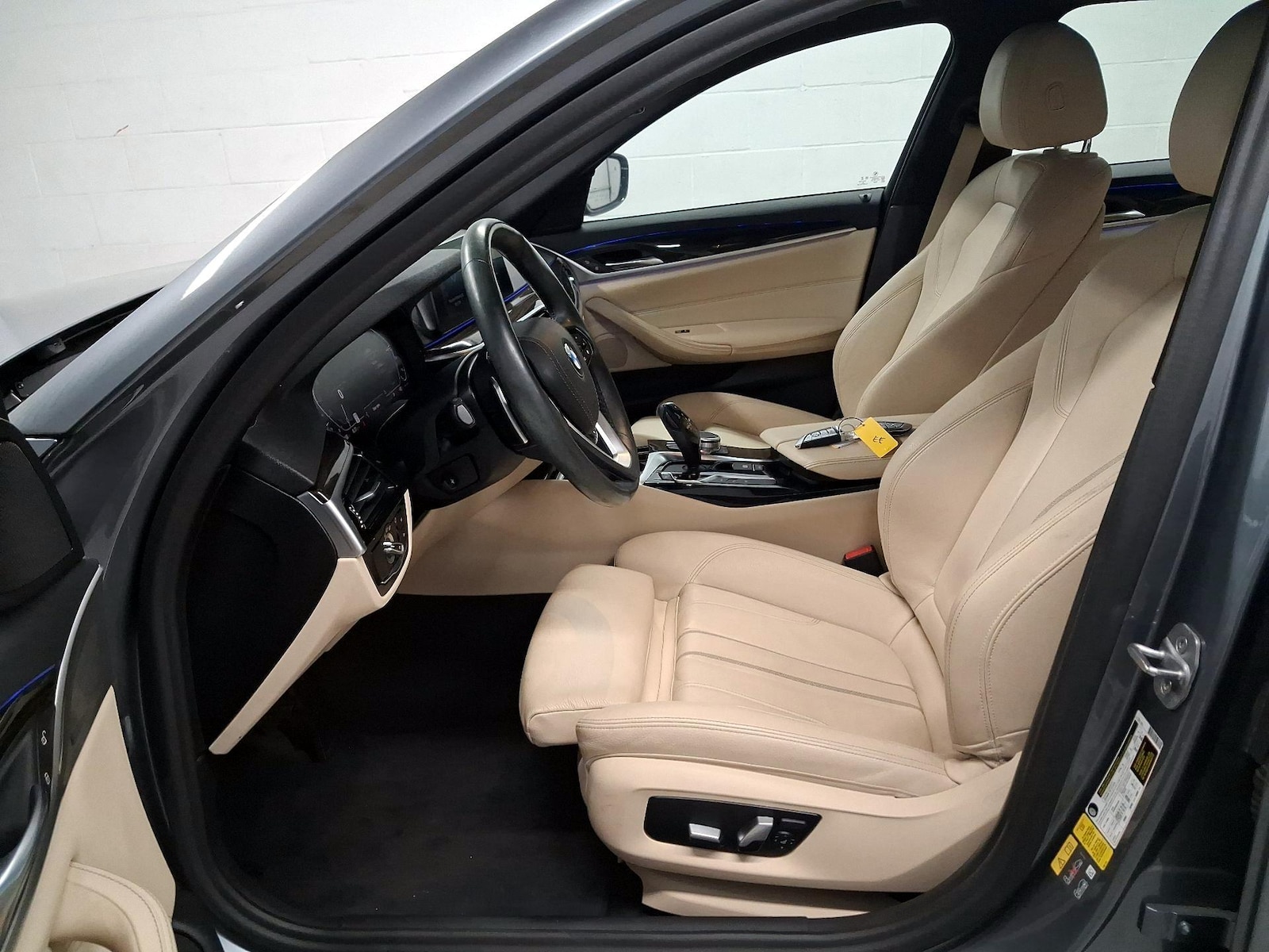2020 BMW 5 Series 530e - Photo 10