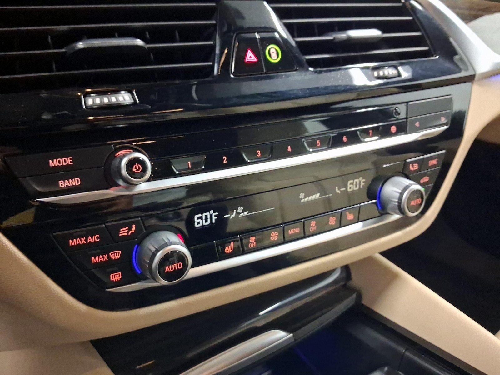 2020 BMW 5 Series 530e - Photo 13