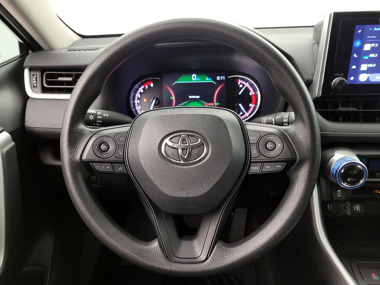 2024 Toyota RAV4 XLE - Photo 11