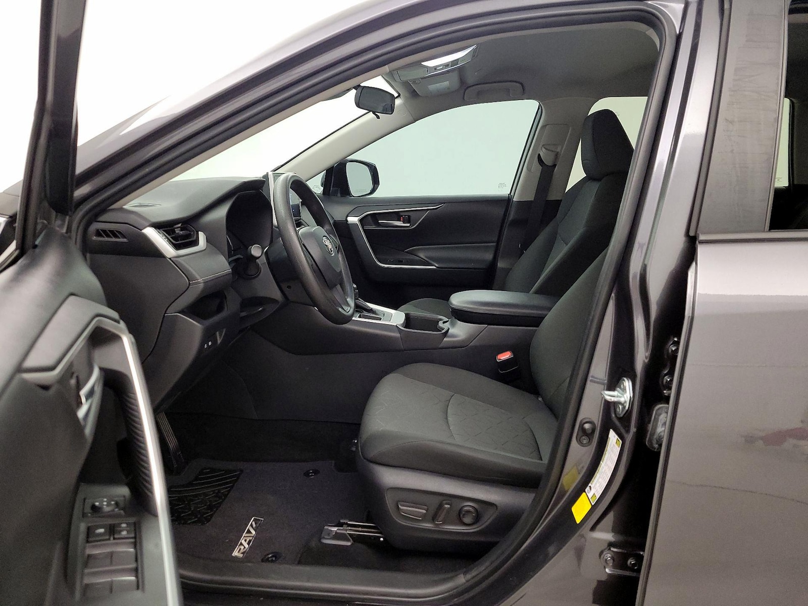 2024 Toyota RAV4 XLE - Photo 12