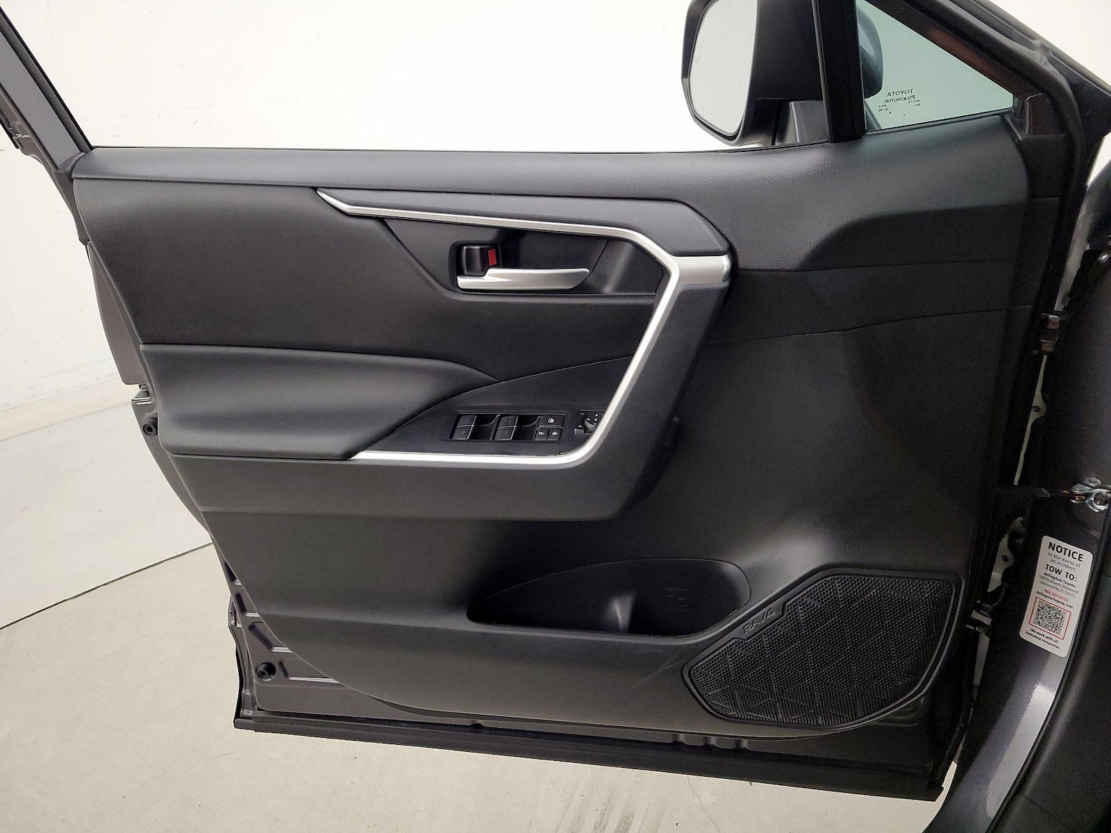 2024 Toyota RAV4 XLE - Photo 13