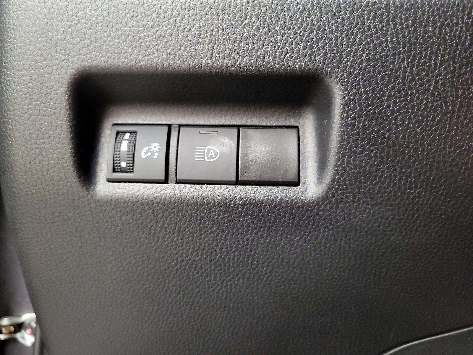 2024 Toyota RAV4 XLE - Photo 14