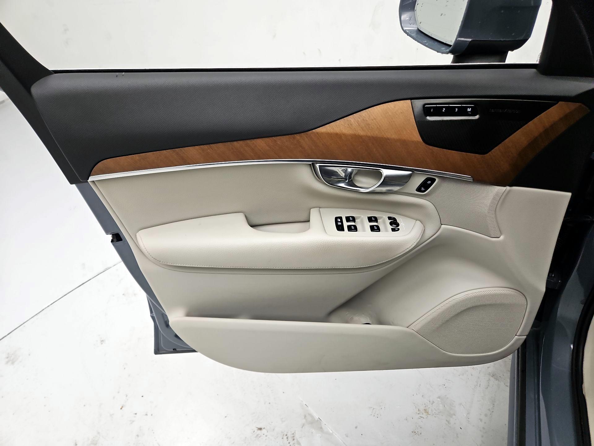 Thumbnail: 2022 Volvo XC90 - 12