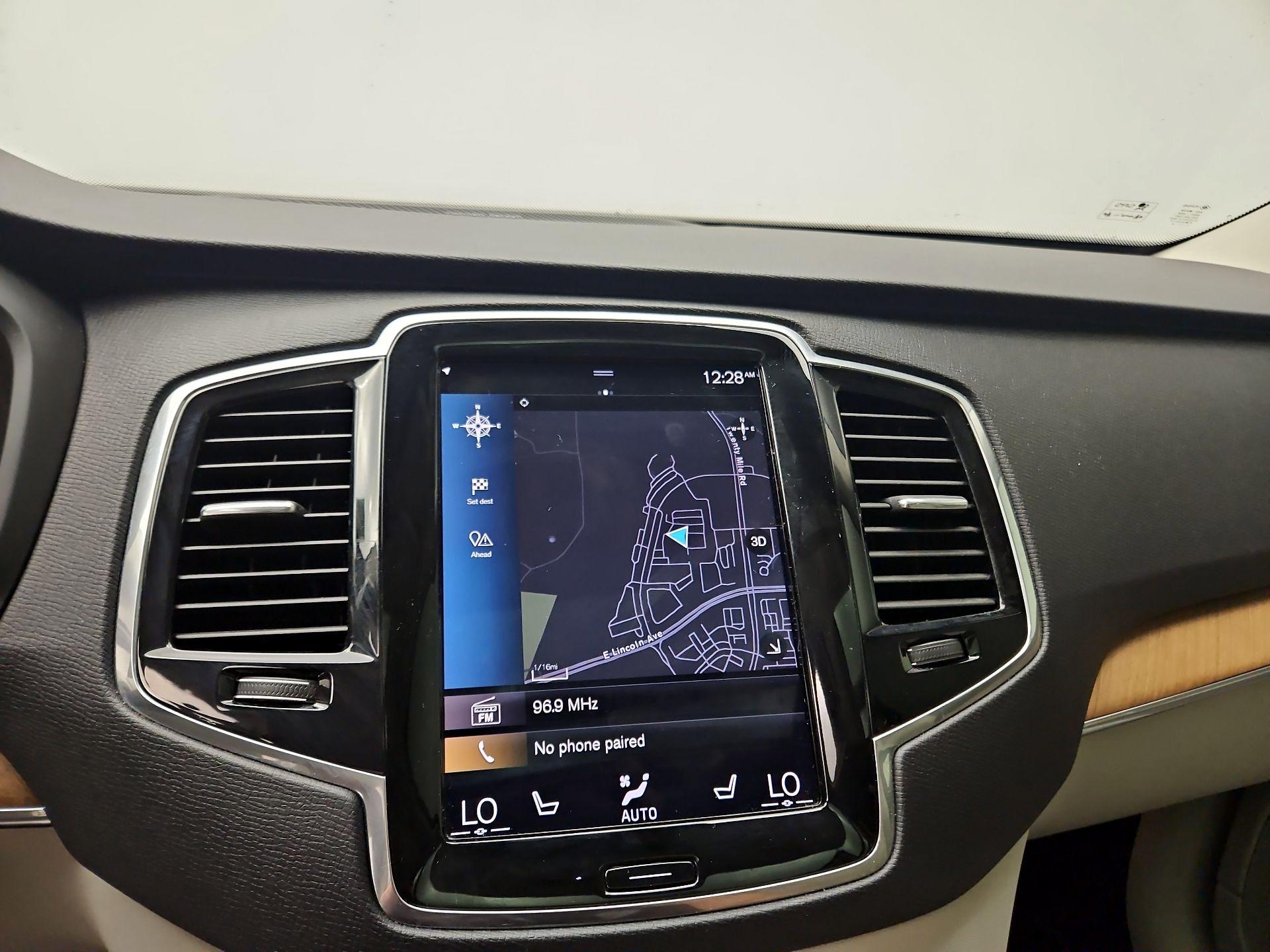 Thumbnail: 2022 Volvo XC90 - 14