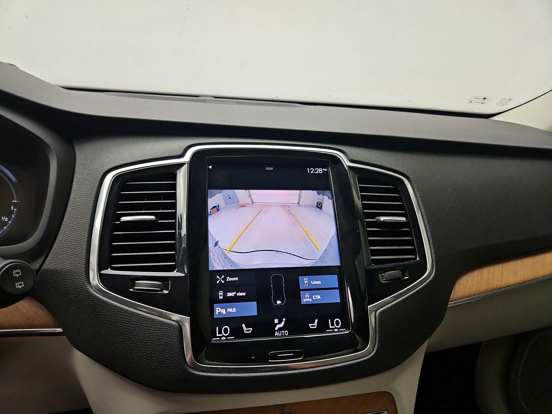 Thumbnail: 2022 Volvo XC90 - 15
