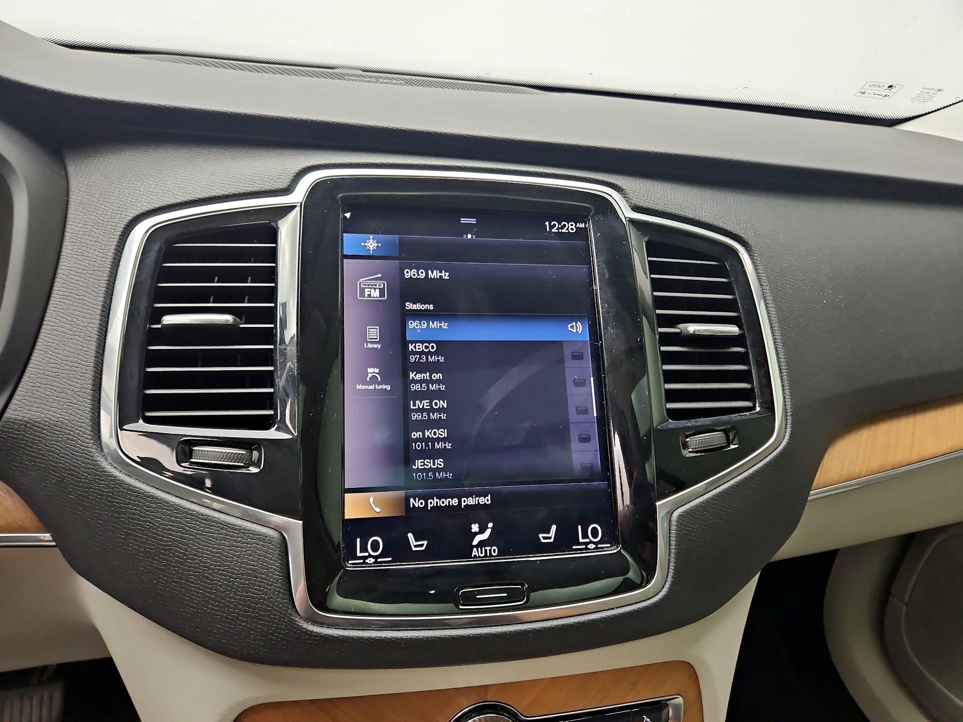 Thumbnail: 2022 Volvo XC90 - 16