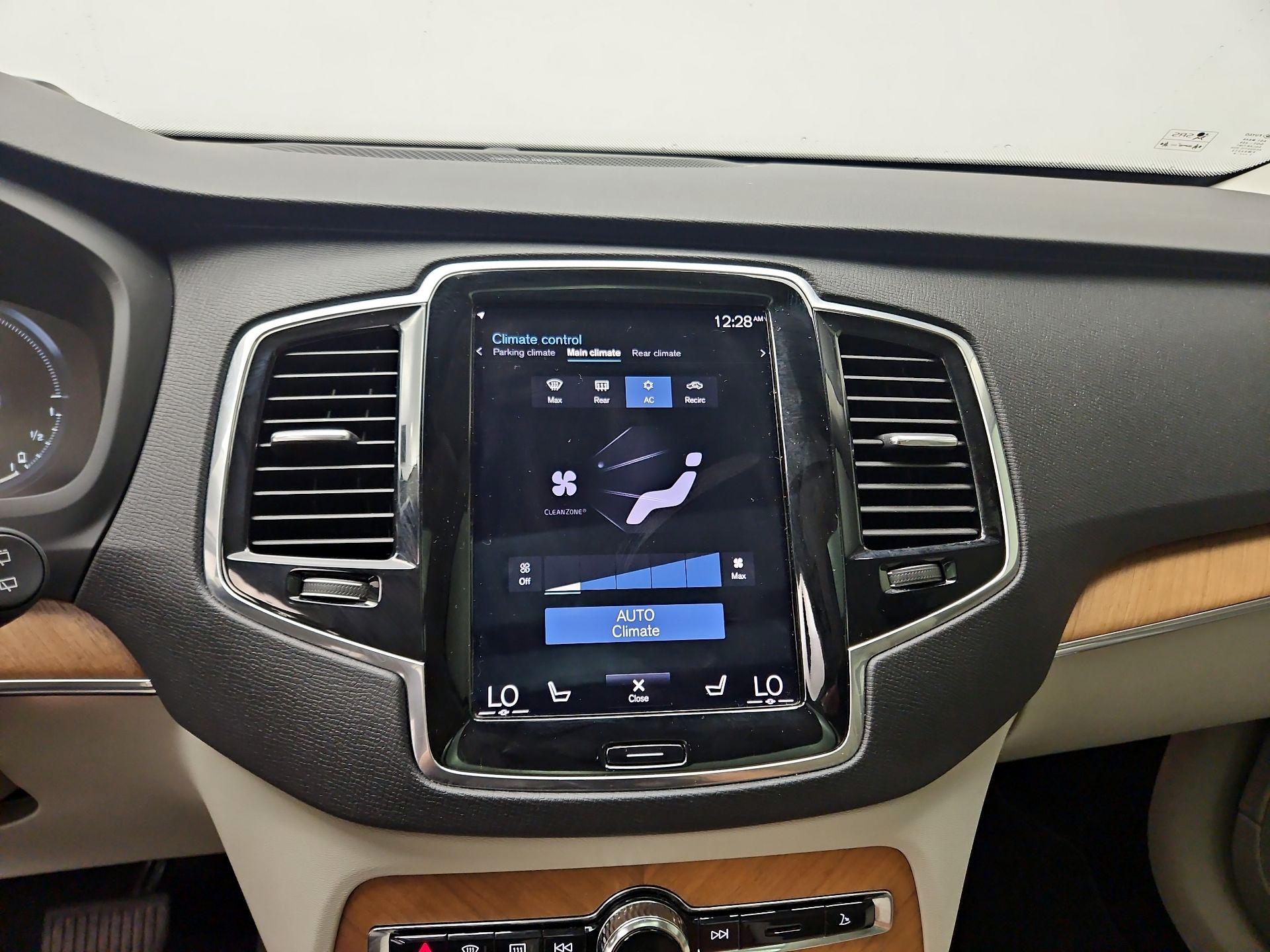 Thumbnail: 2022 Volvo XC90 - 17
