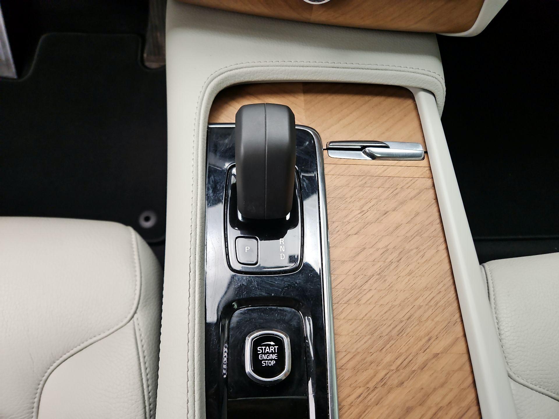 Thumbnail: 2022 Volvo XC90 - 18
