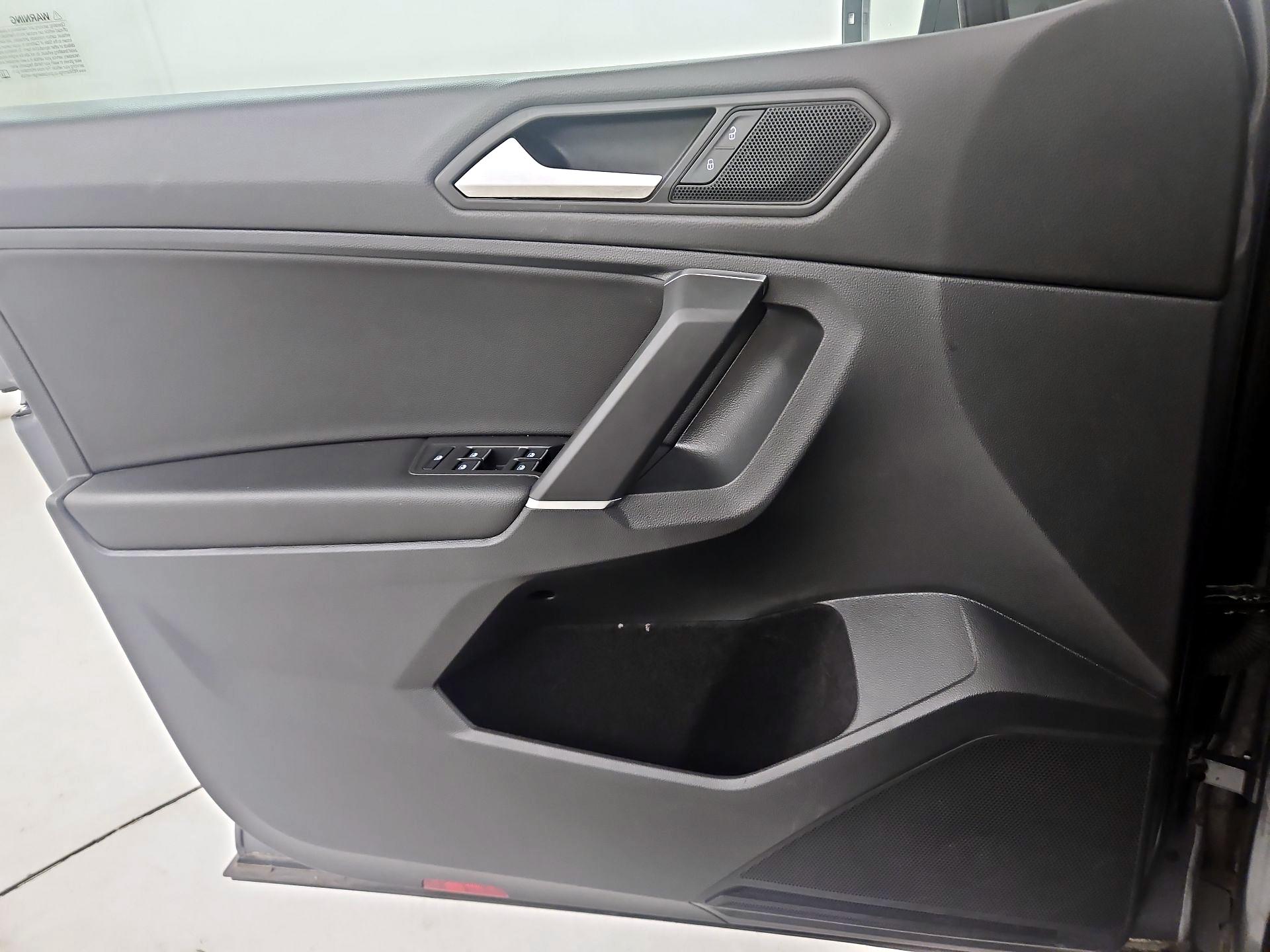 Thumbnail: 2020 Volkswagen Tiguan - 12