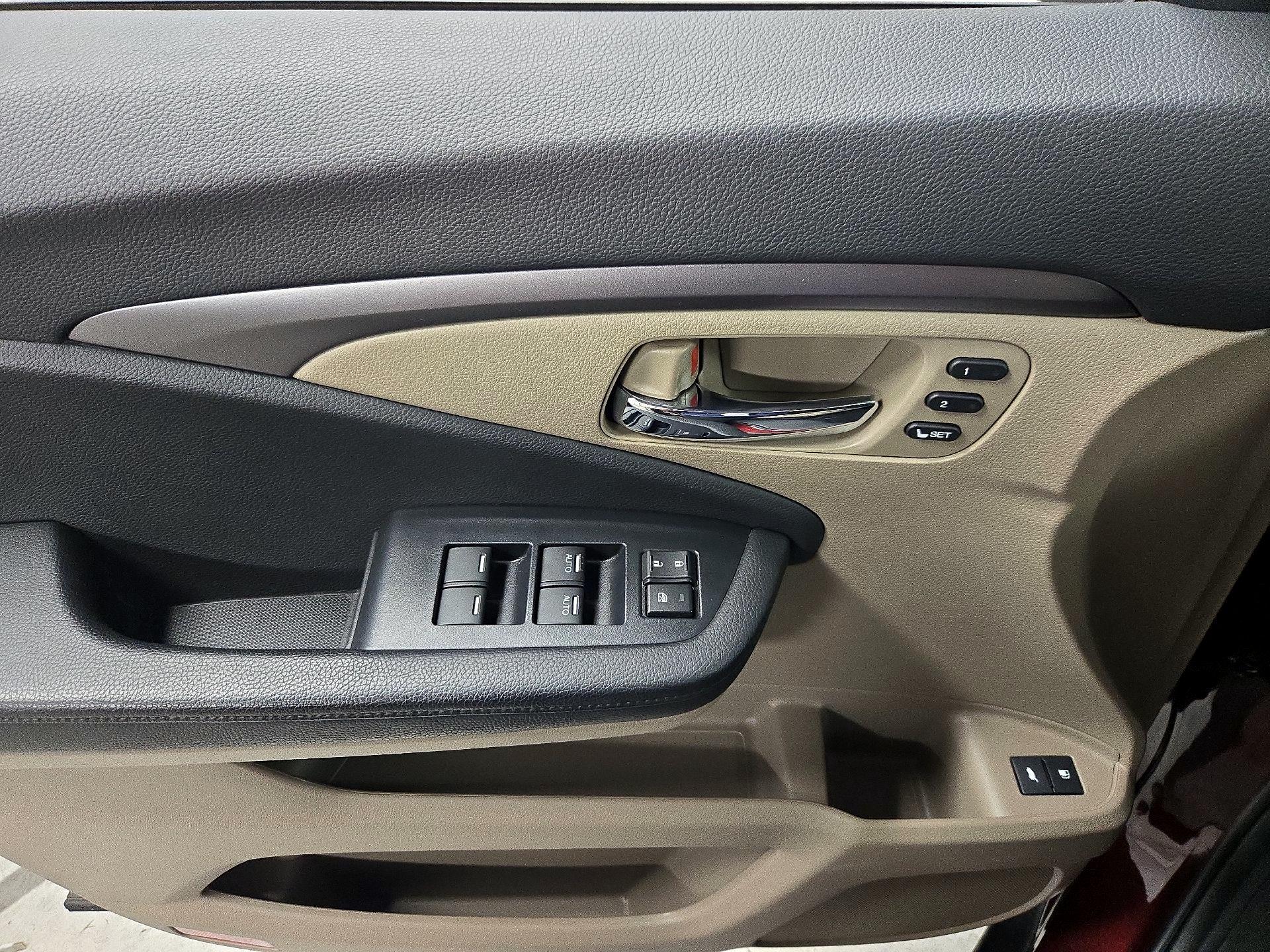 Thumbnail: 2020 Honda Pilot - 12