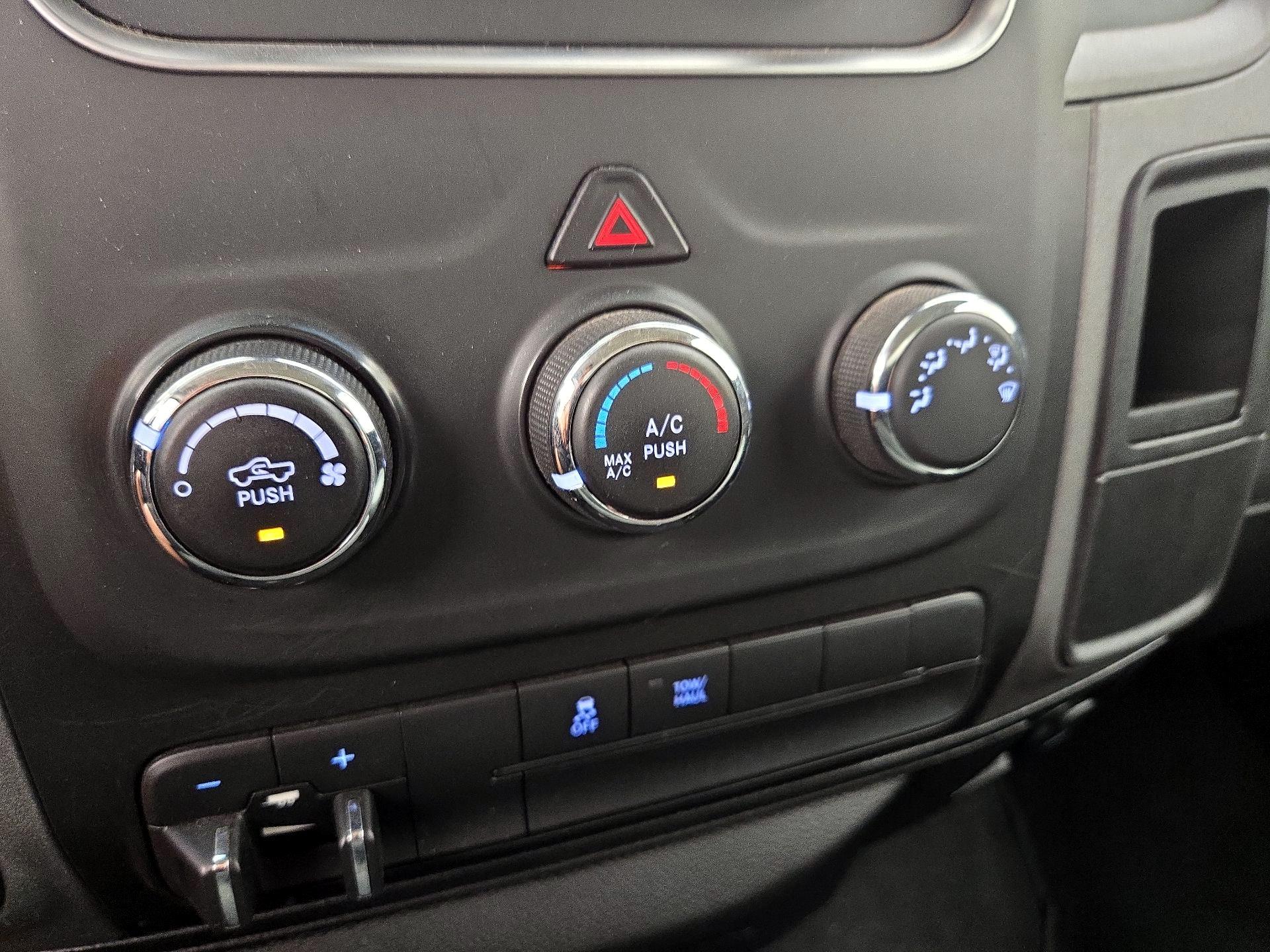 Thumbnail: 2019 RAM 1500 Classic - 16