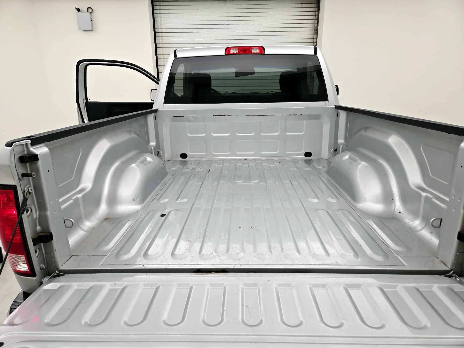 Thumbnail: 2019 RAM 1500 Classic - 19