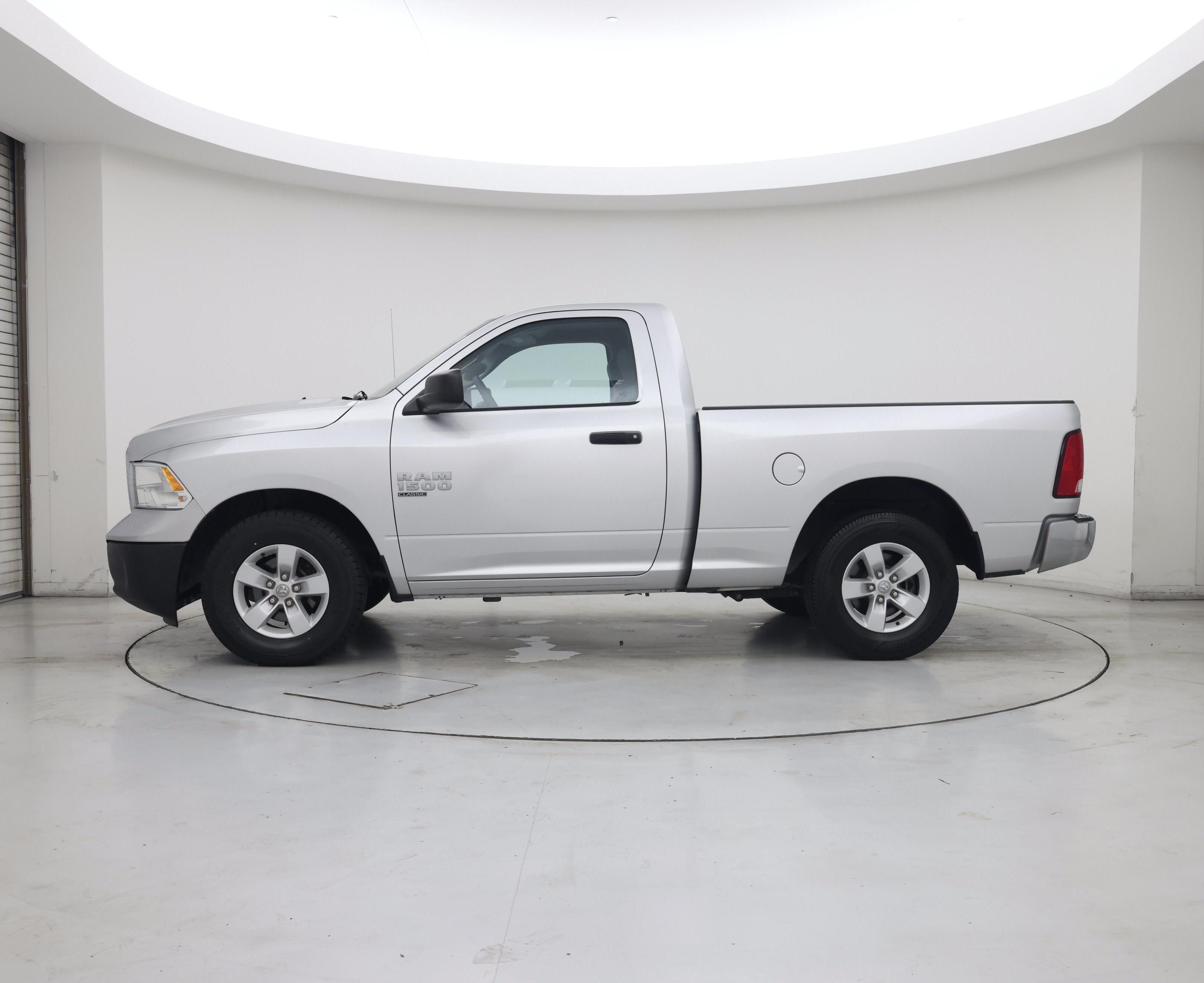 Thumbnail: 2019 RAM 1500 Classic - 3