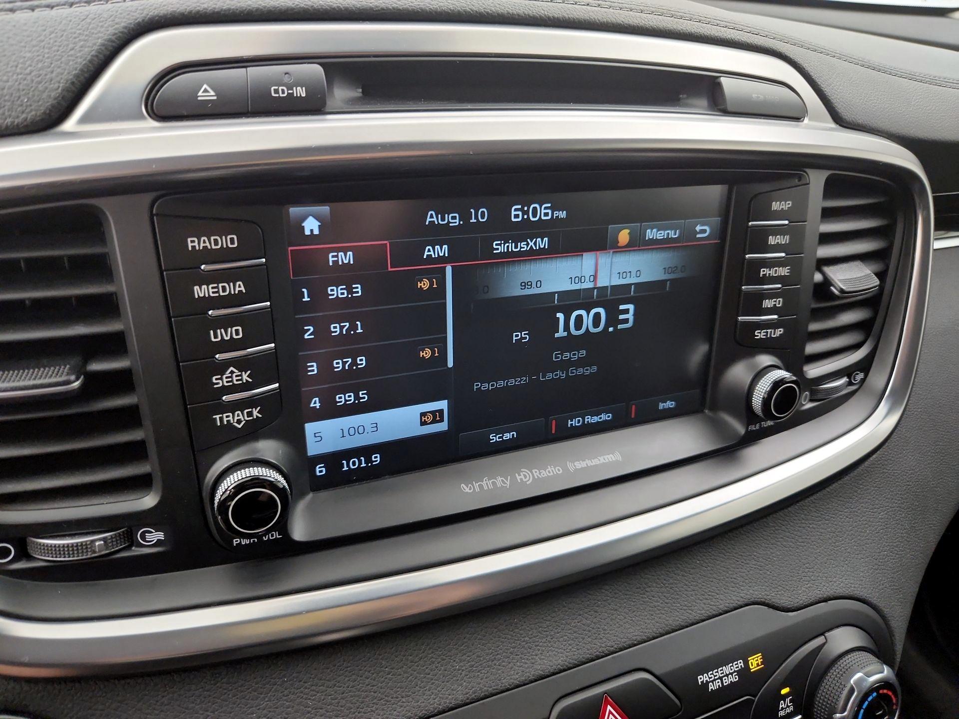 Thumbnail: 2017 Kia Sorento - 16