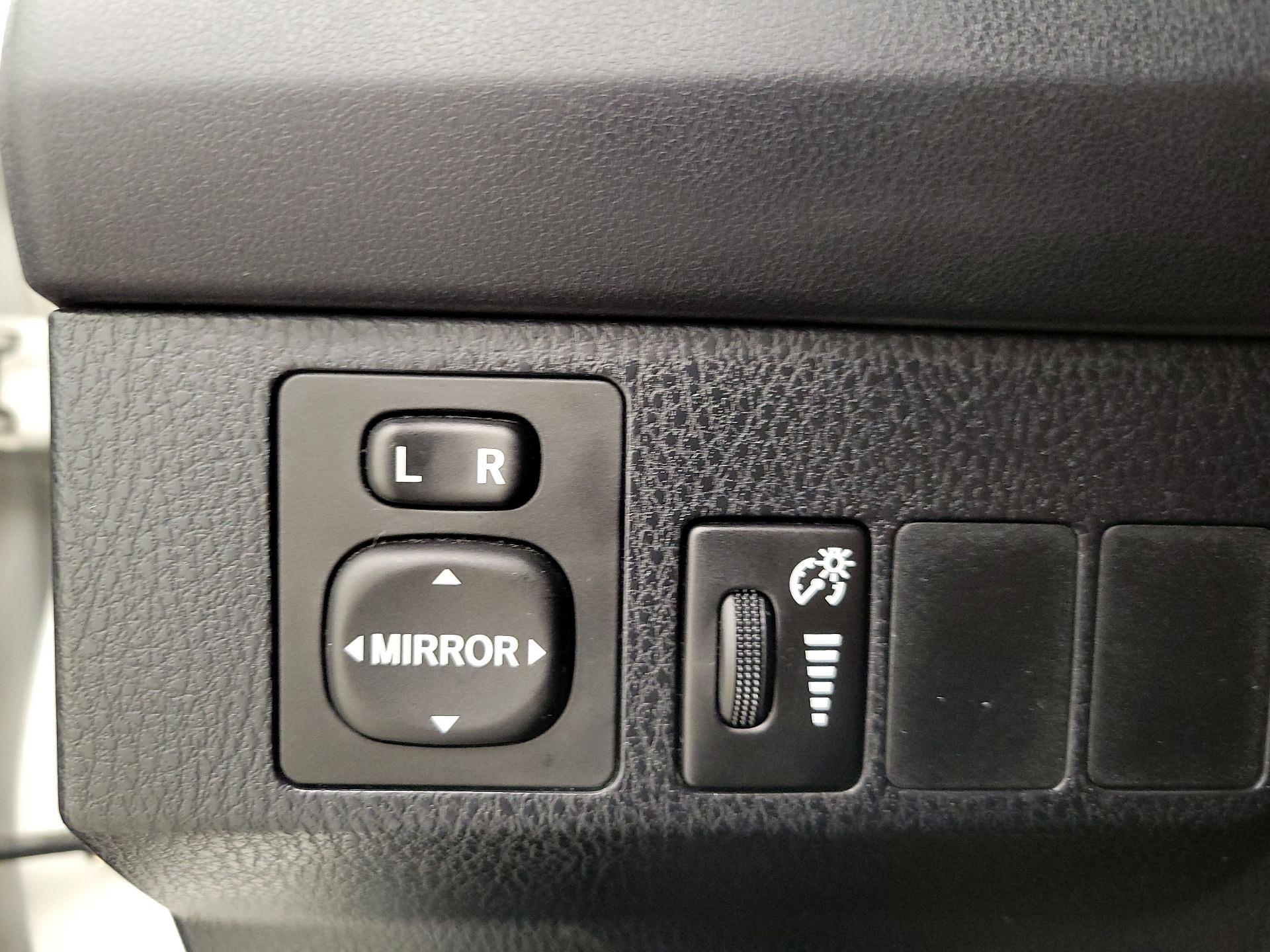 Thumbnail: 2016 Toyota RAV4 - 13