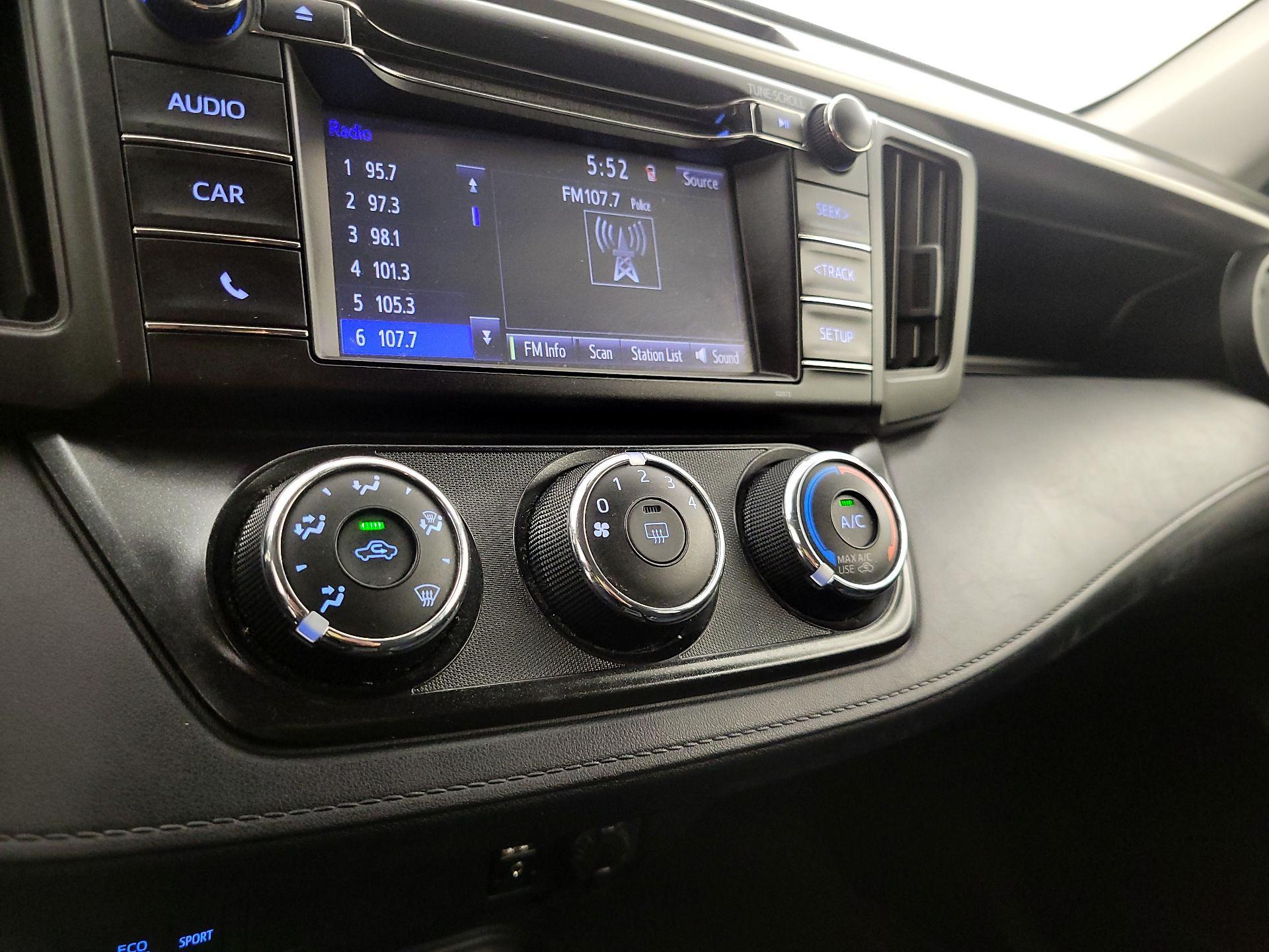 Thumbnail: 2016 Toyota RAV4 - 16