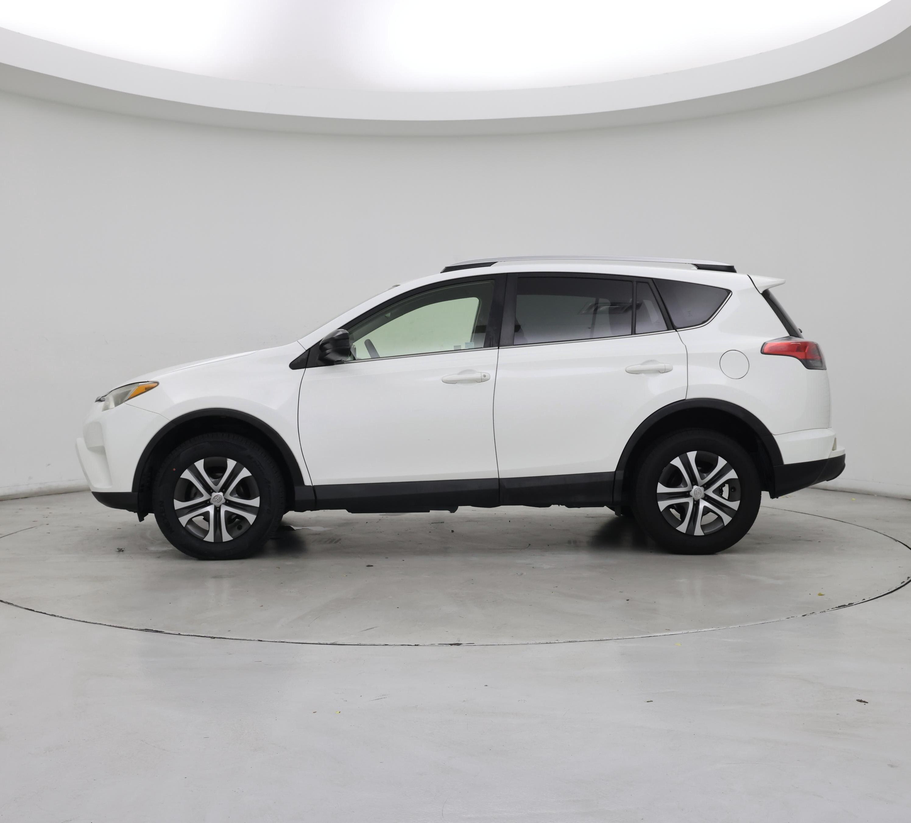 Thumbnail: 2016 Toyota RAV4 - 3