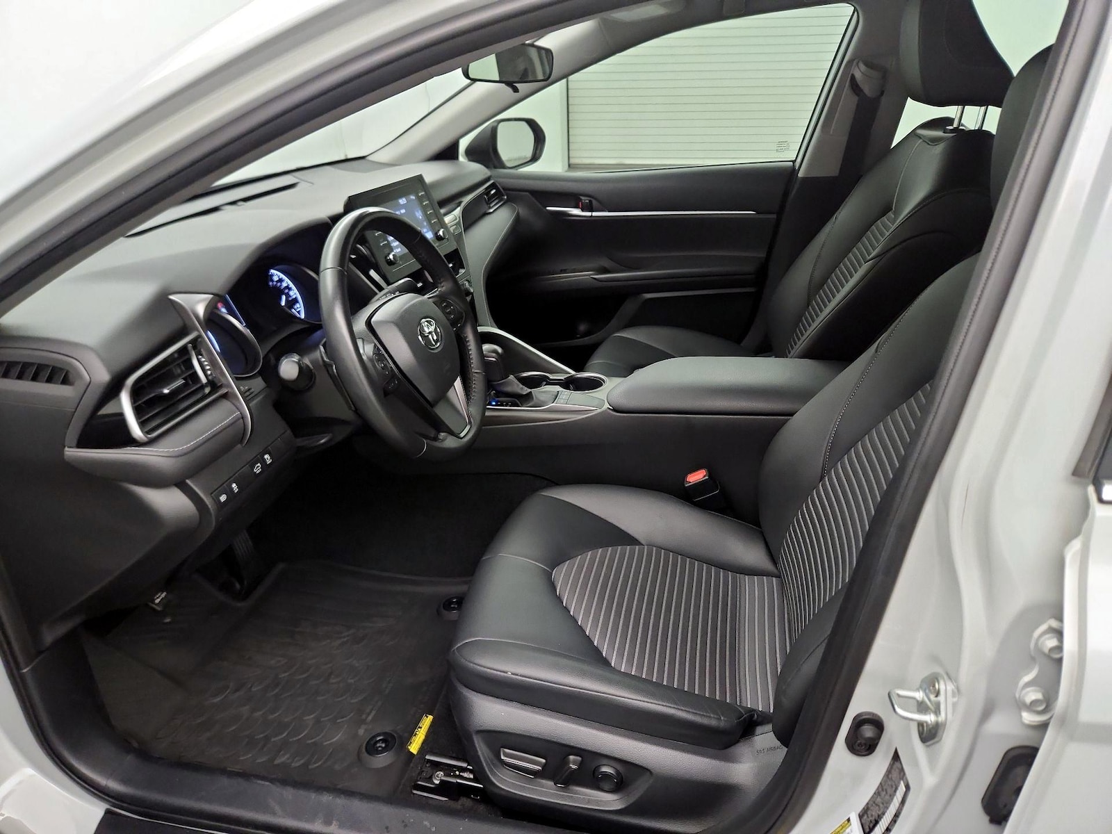 Power Seat(s) & Side Airbags