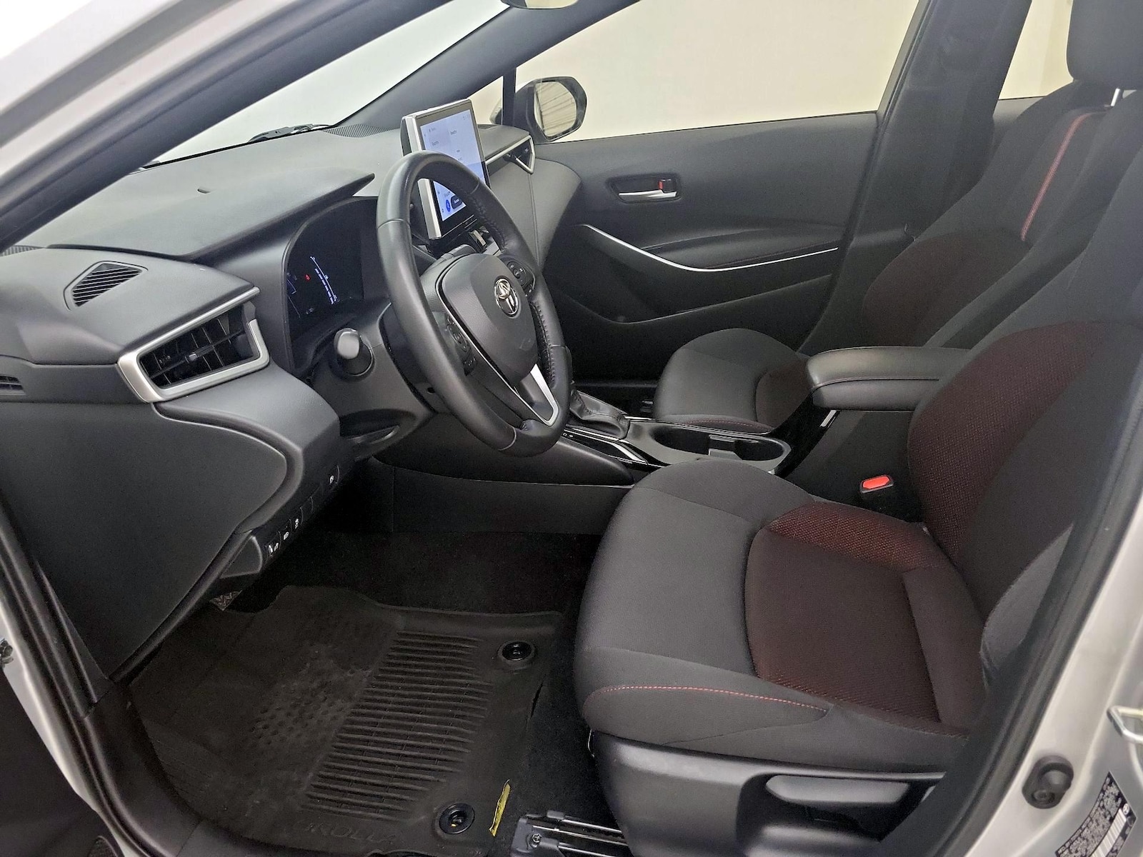 2025 Toyota Corolla SE - Photo 12