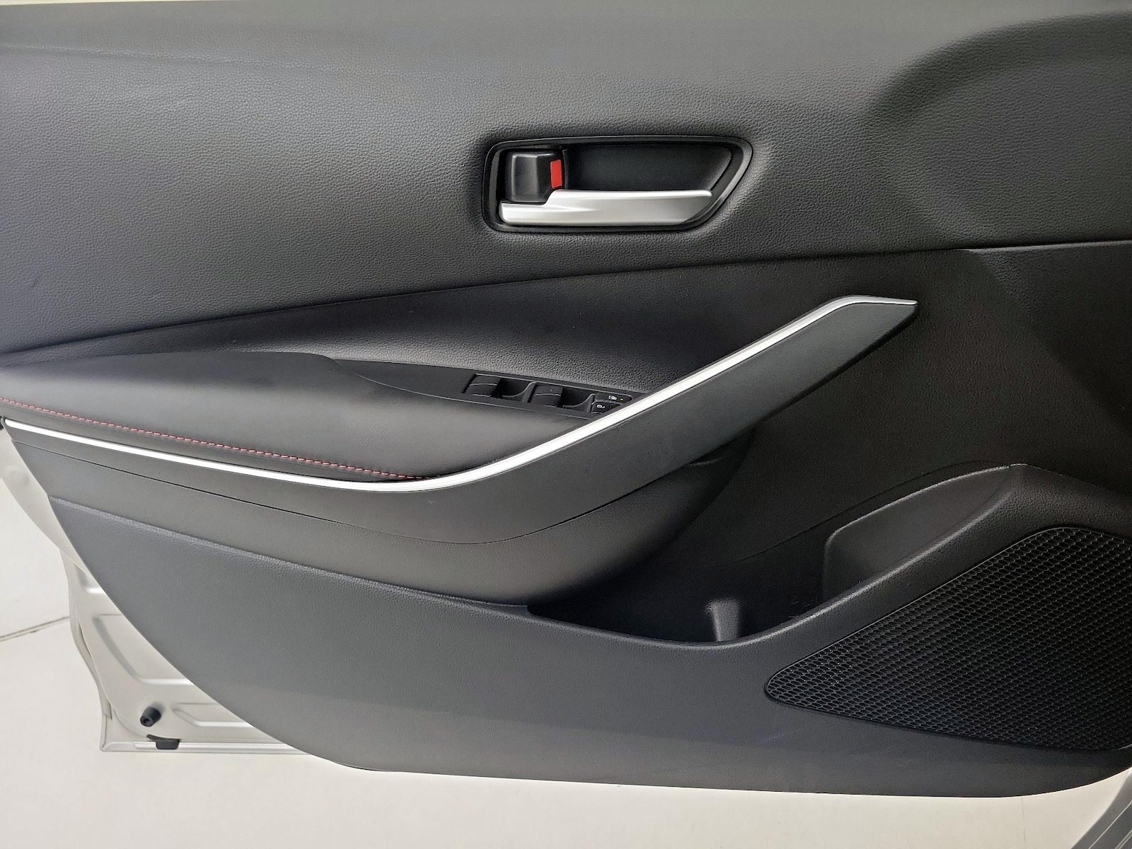 2025 Toyota Corolla SE - Photo 13