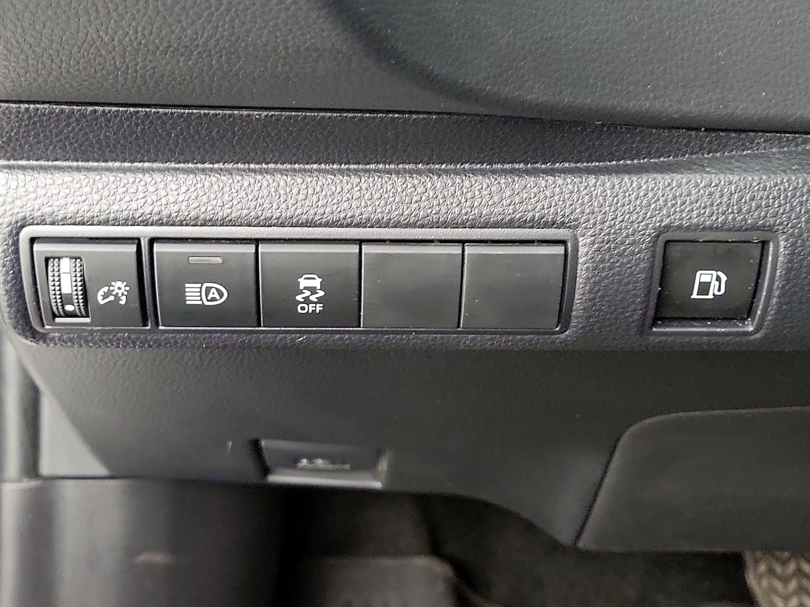 2025 Toyota Corolla SE - Photo 14