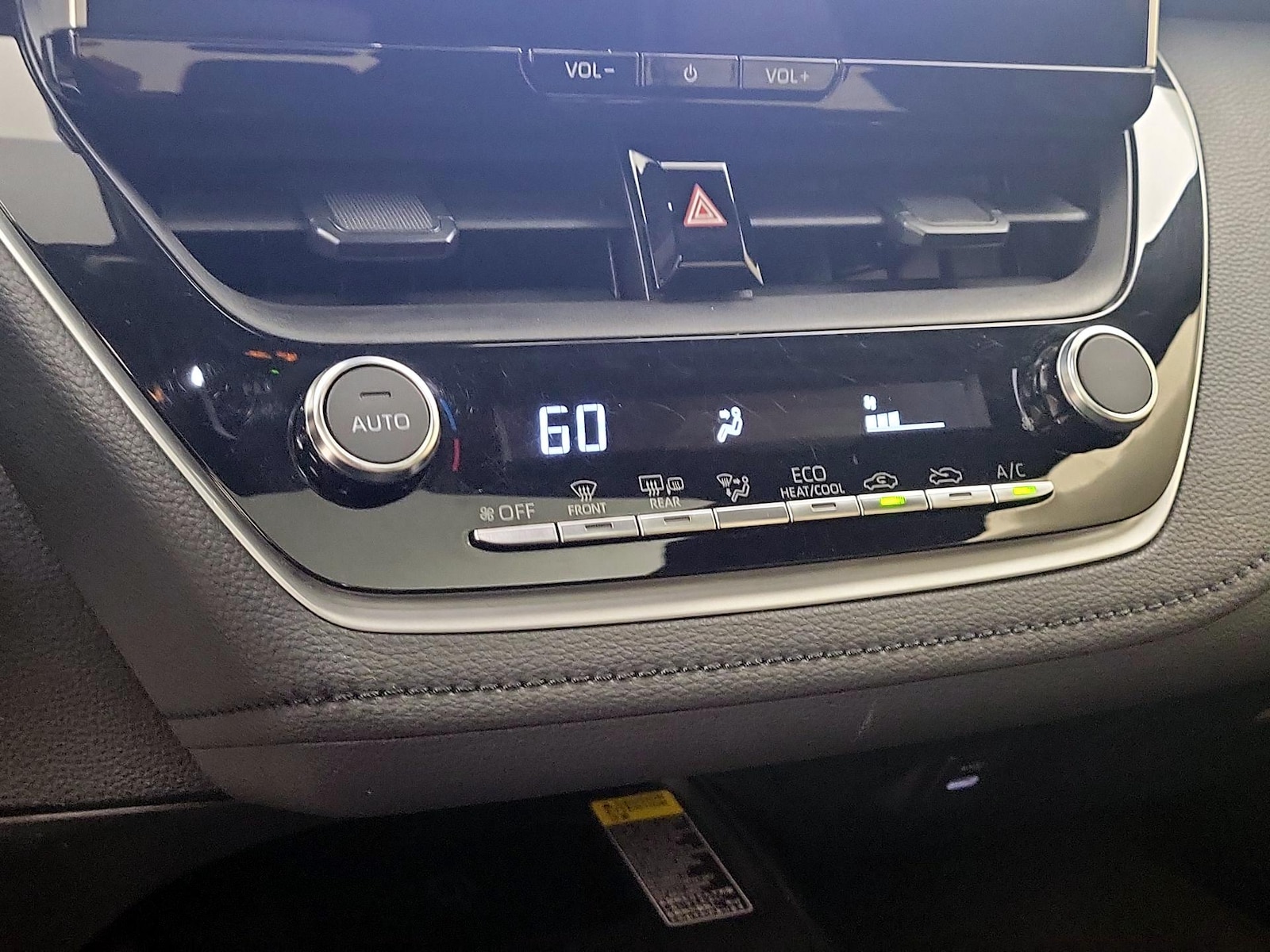 2025 Toyota Corolla SE - Photo 17