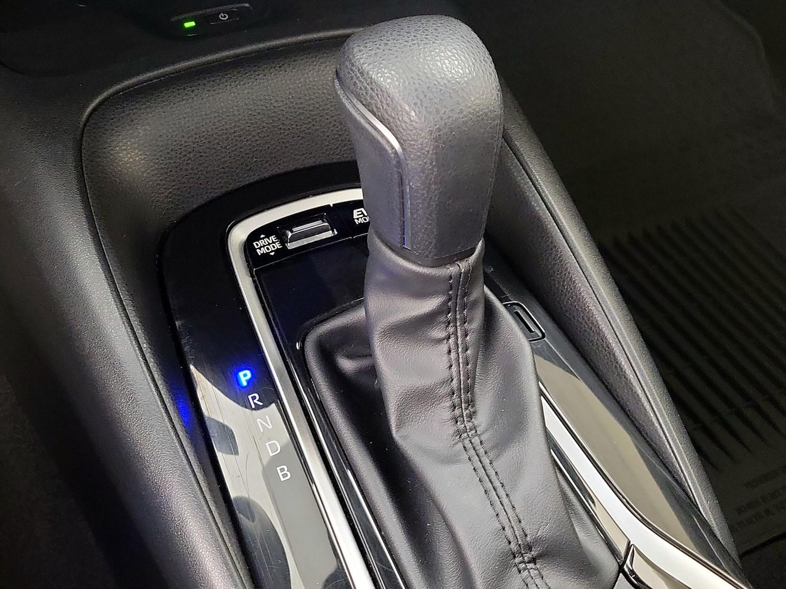 2025 Toyota Corolla SE - Photo 18
