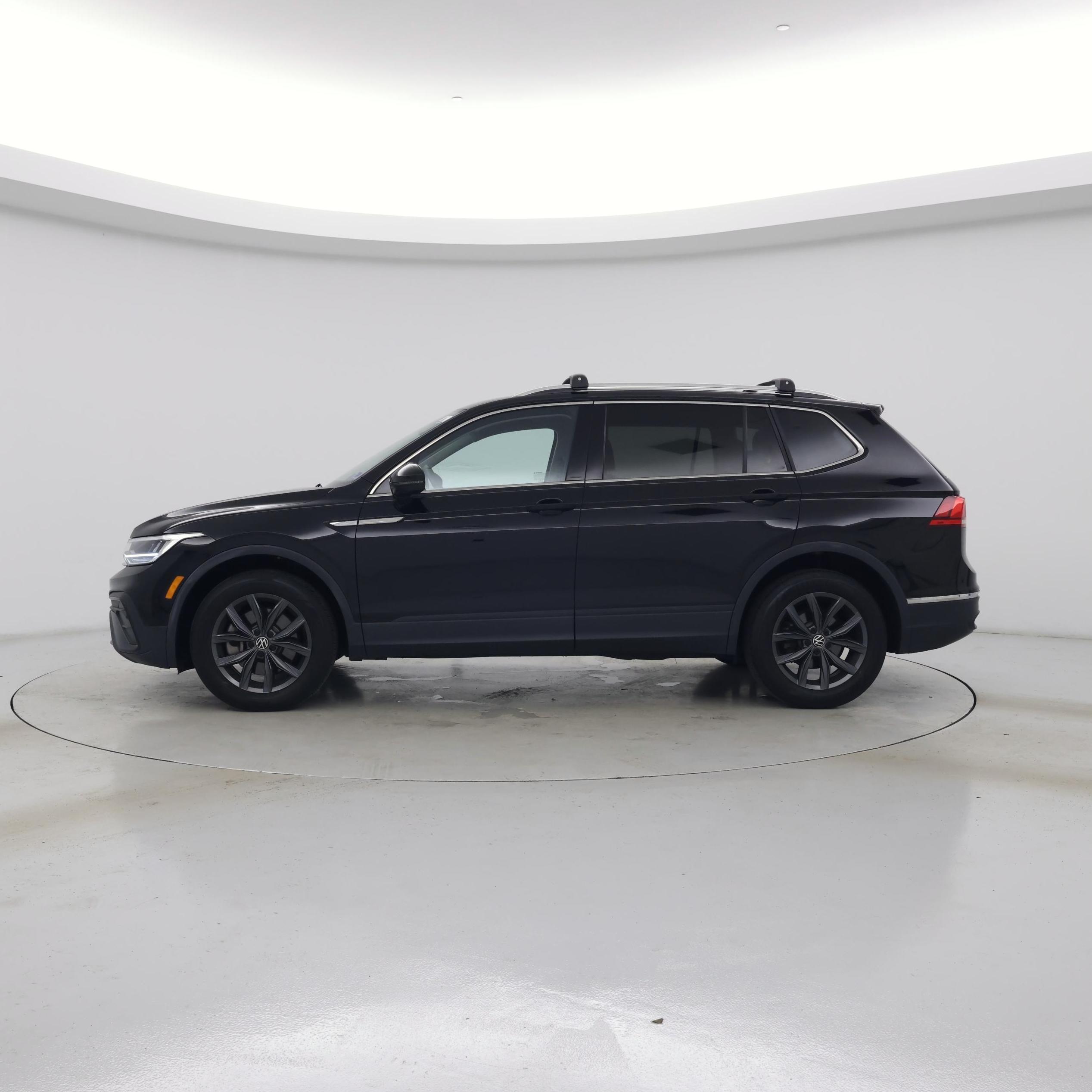 Thumbnail: 2024 Volkswagen Tiguan - 3