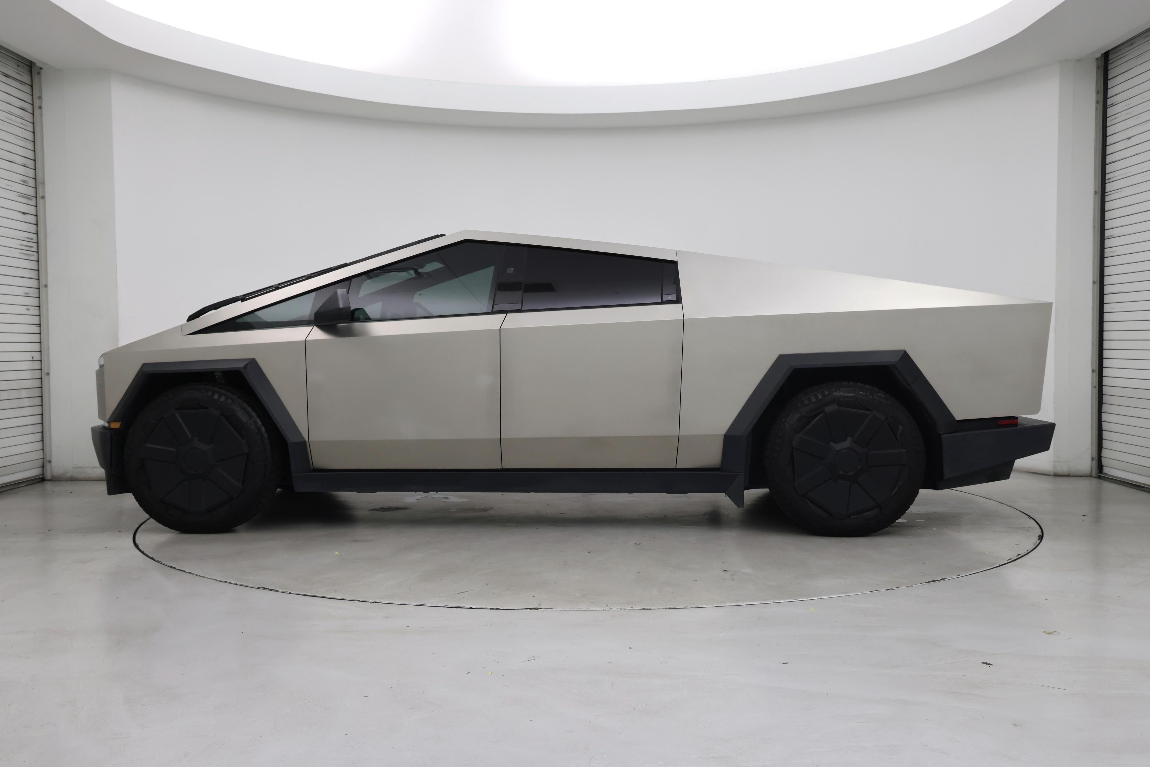 Thumbnail: 2024 Tesla Cybertruck - 3