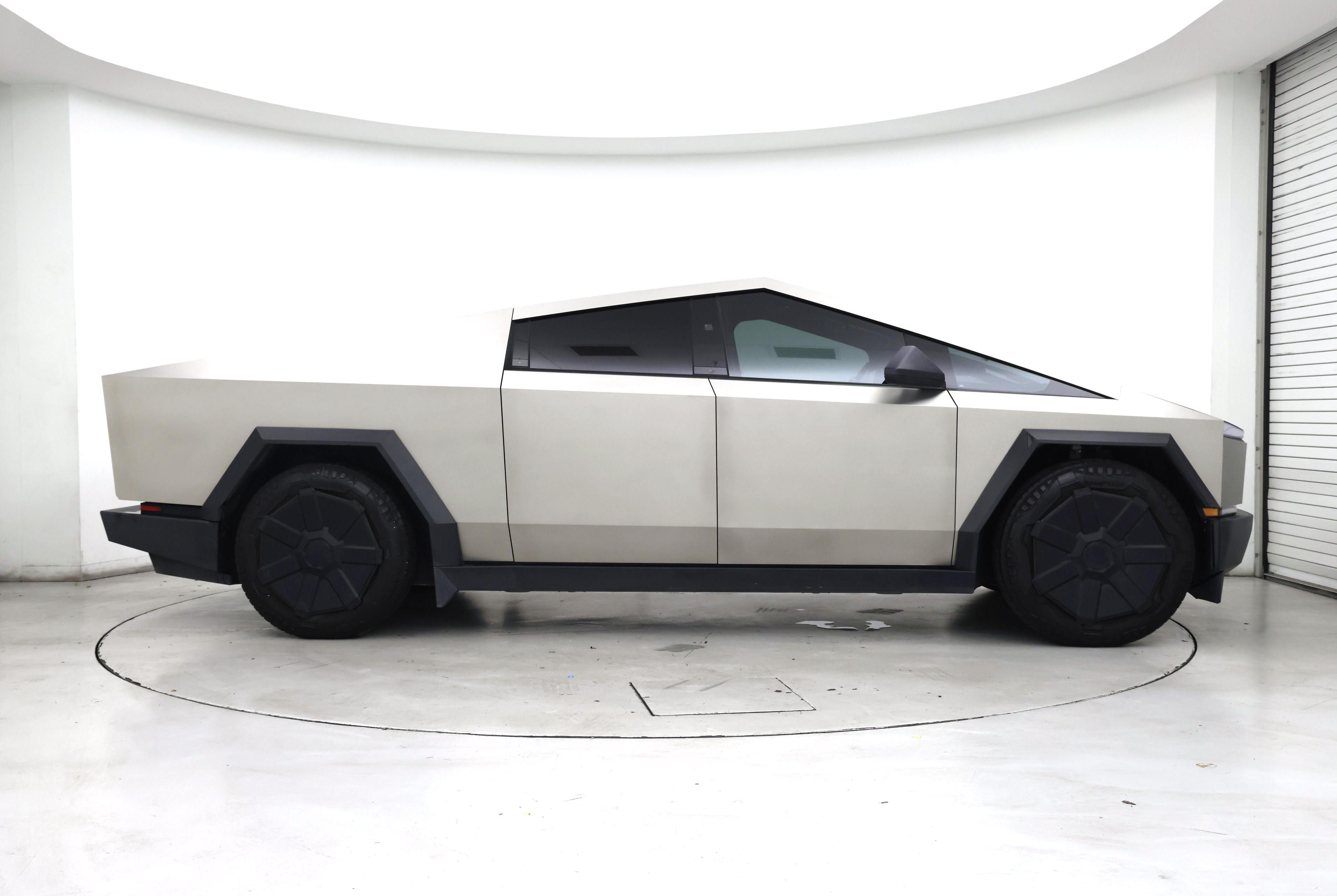 Thumbnail: 2024 Tesla Cybertruck - 7