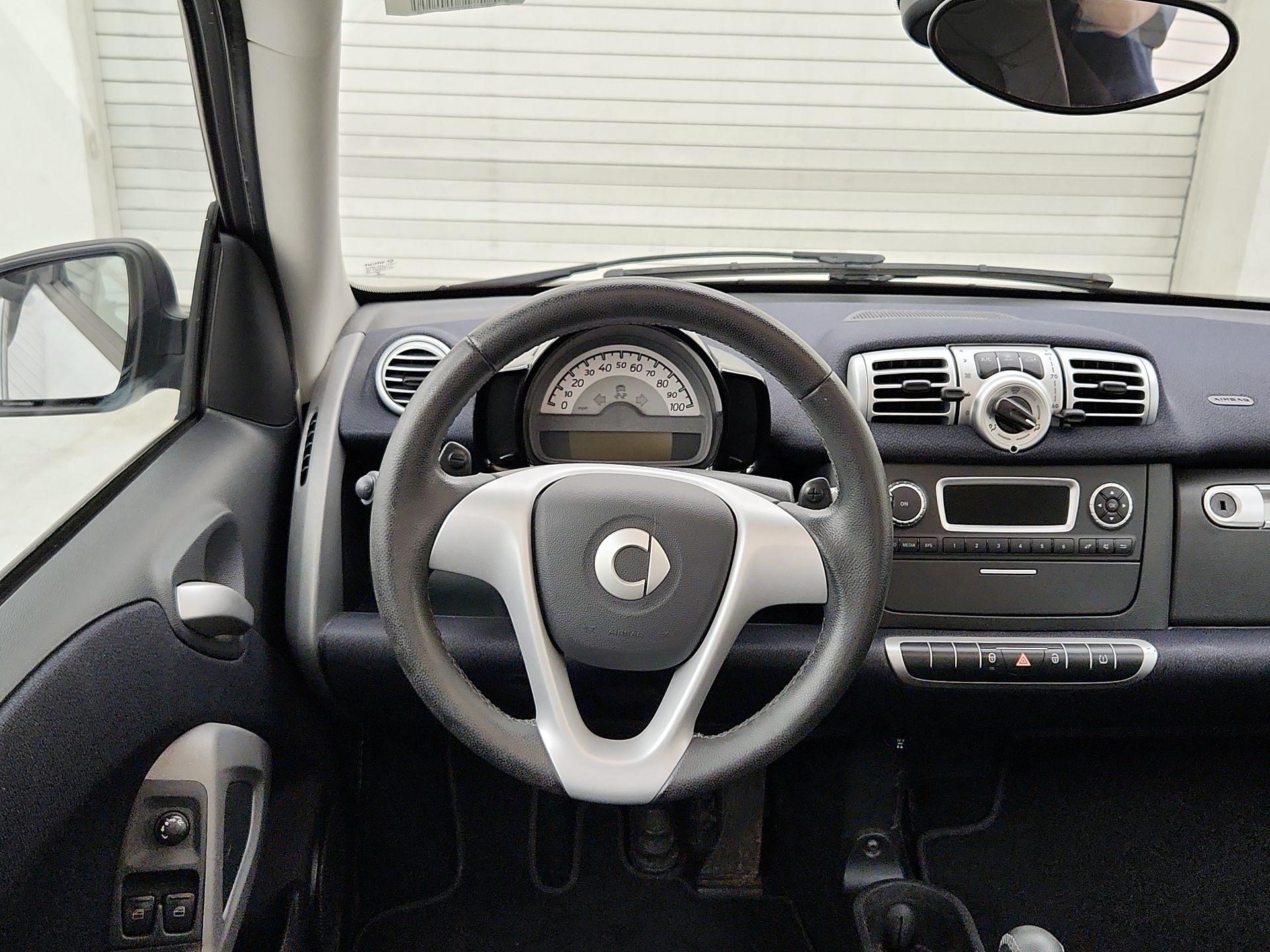 Thumbnail: 2015 smart fortwo - 10