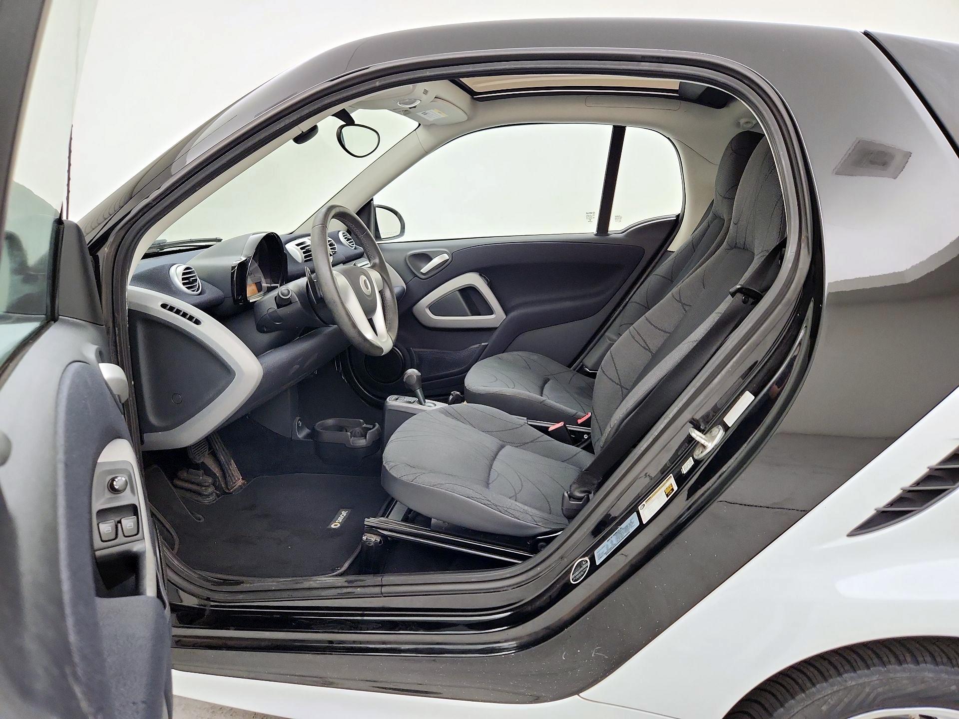 Thumbnail: 2015 smart fortwo - 11