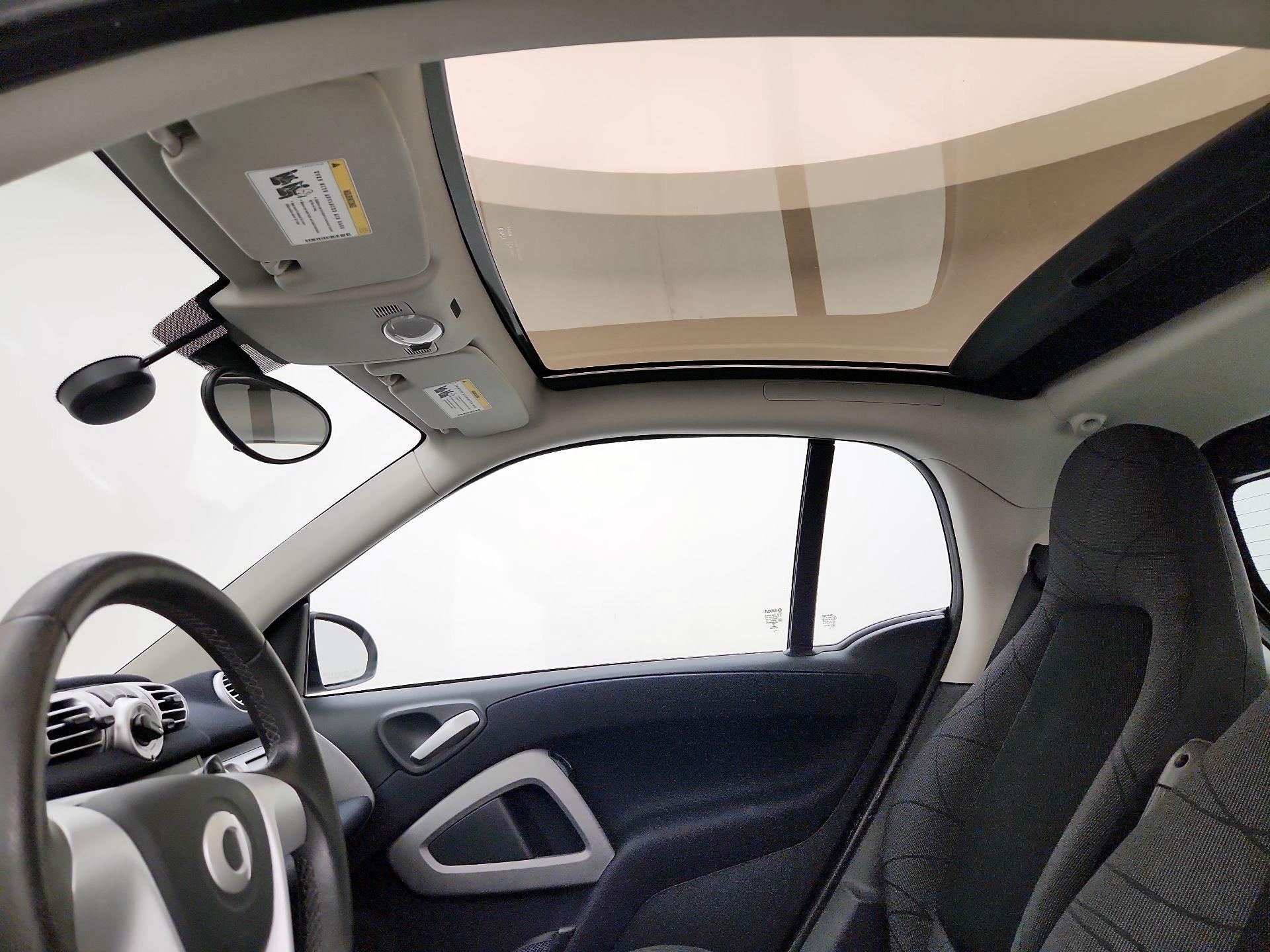 Thumbnail: 2015 smart fortwo - 17