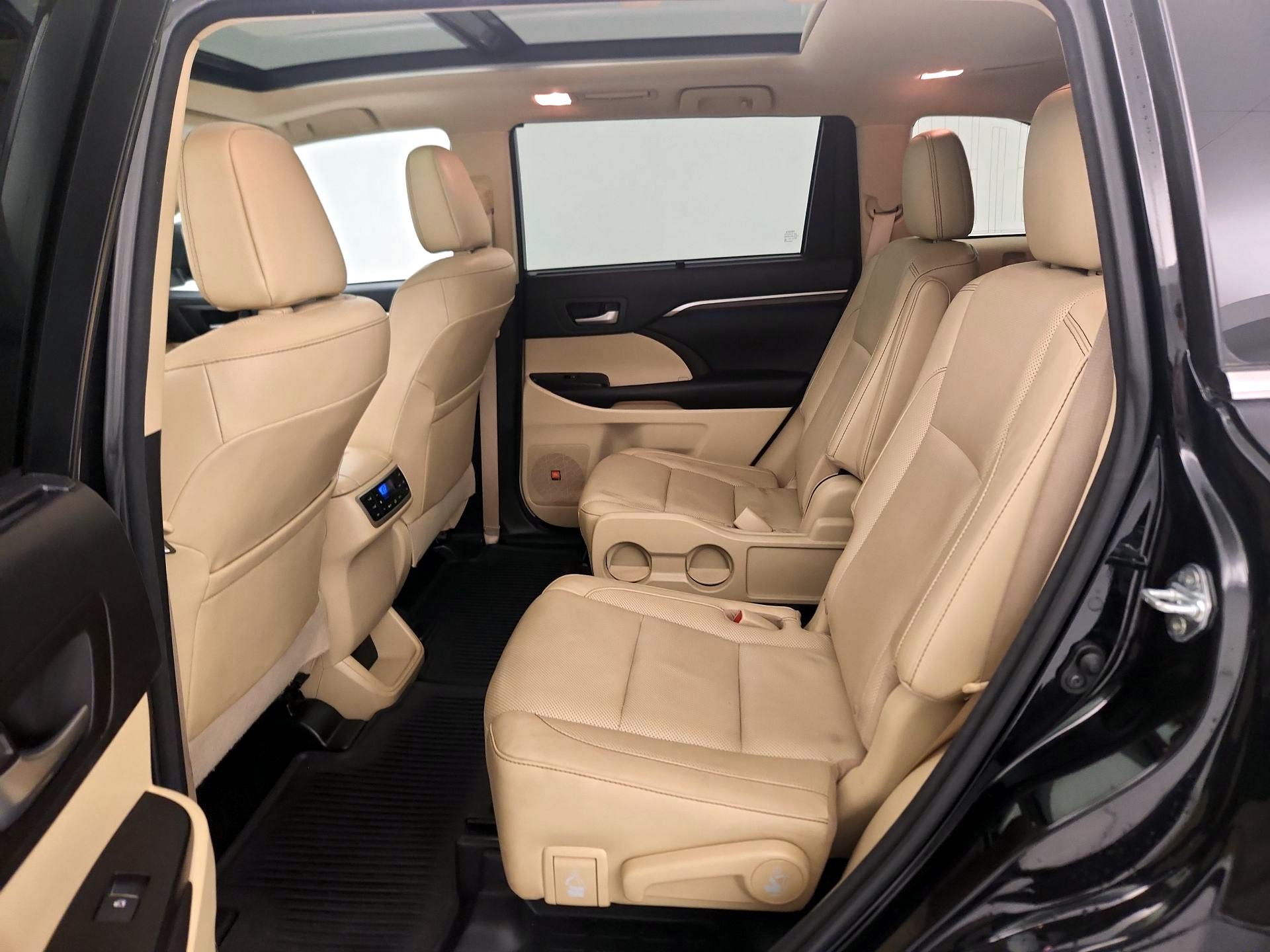 Thumbnail: 2016 Toyota Highlander - 10