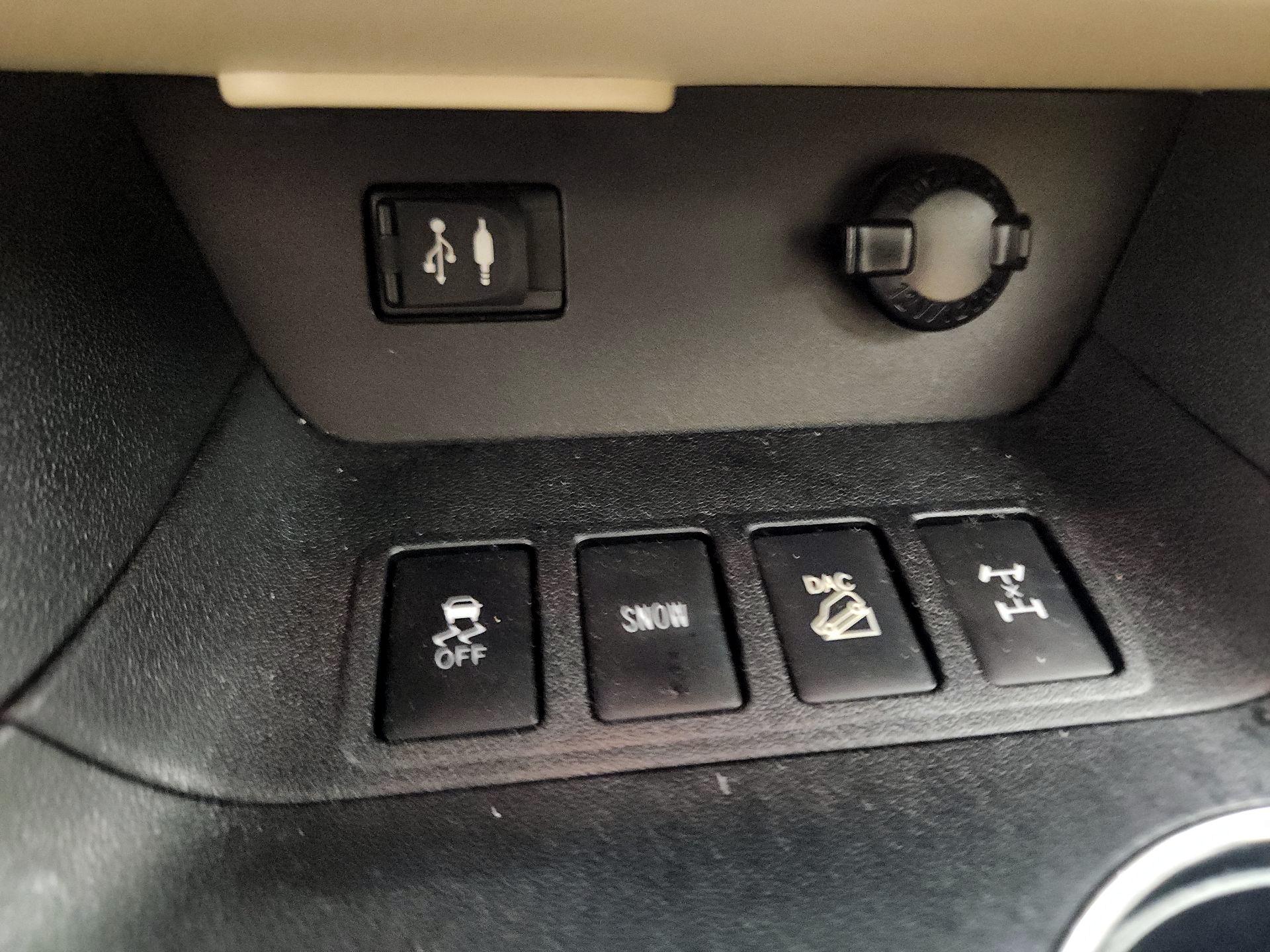 Thumbnail: 2016 Toyota Highlander - 18
