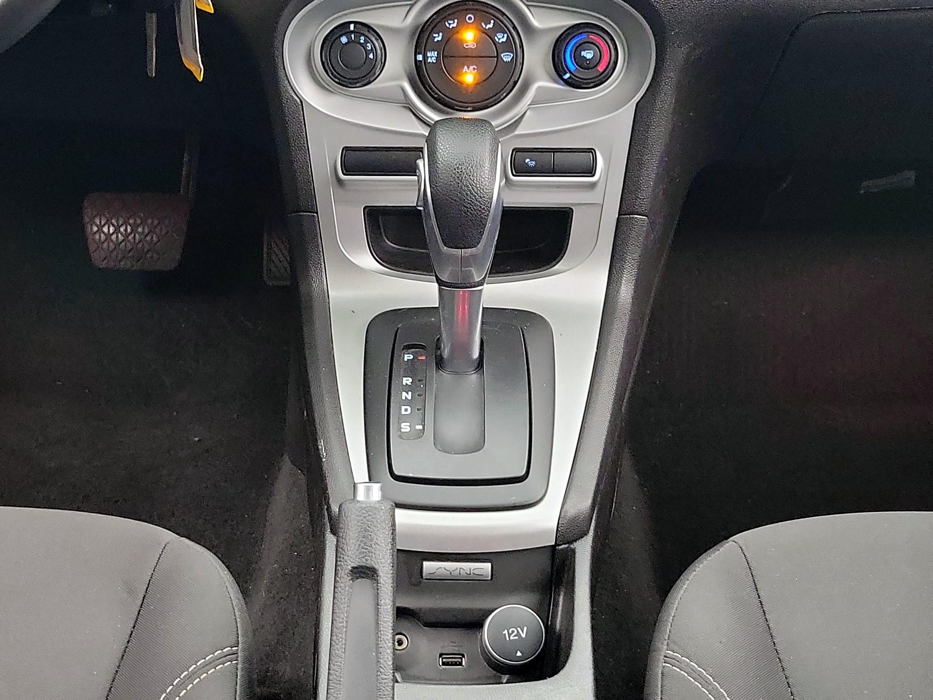 Thumbnail: 2016 Ford Fiesta - 16