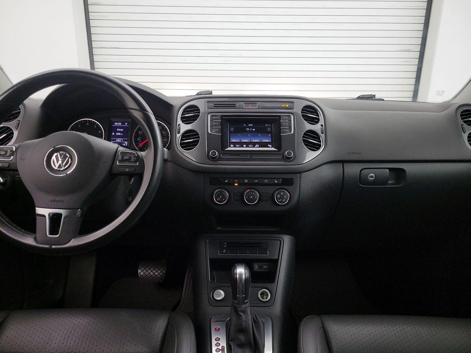 Thumbnail: 2016 Volkswagen Tiguan - 9