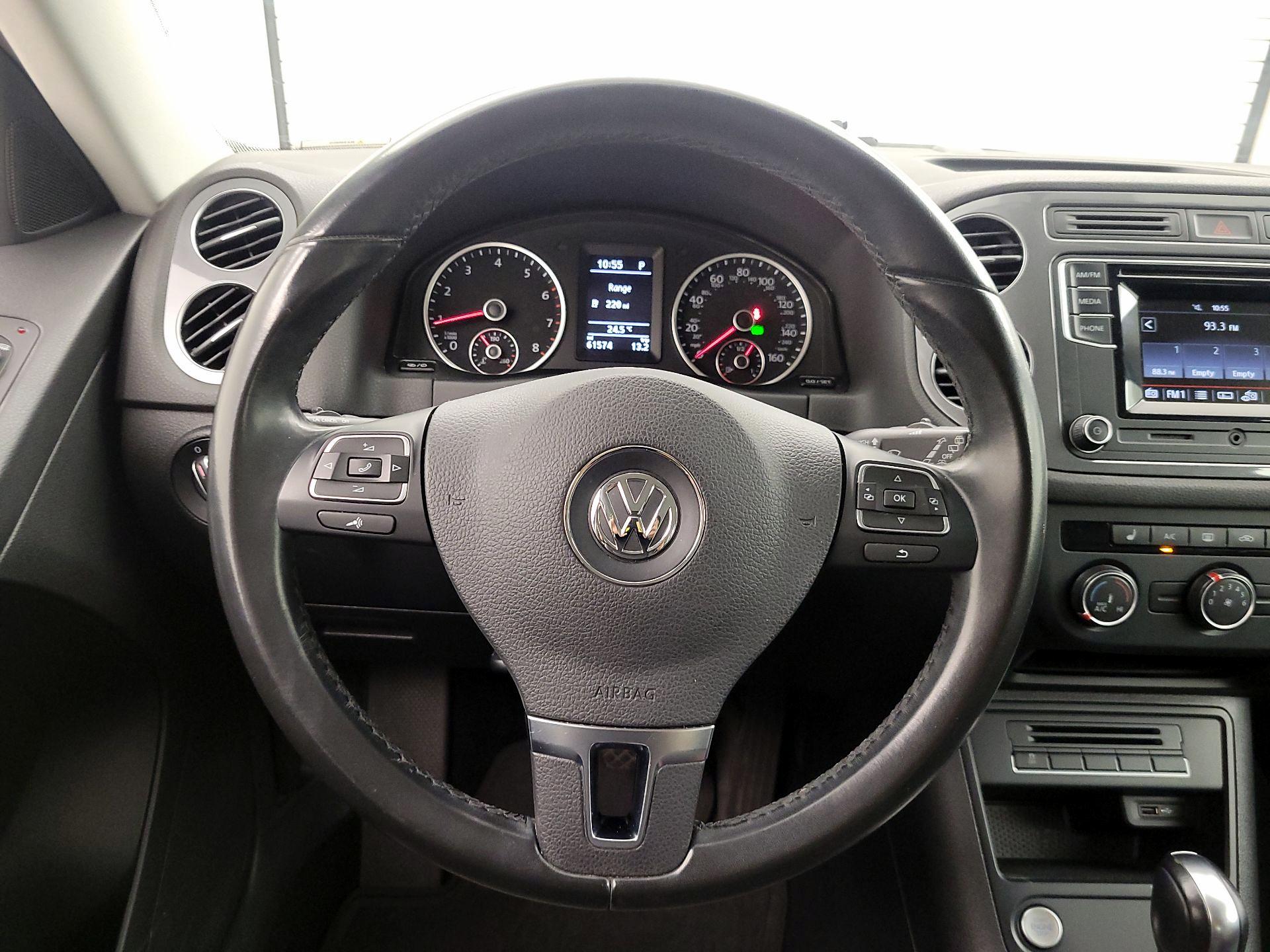 Thumbnail: 2016 Volkswagen Tiguan - 10