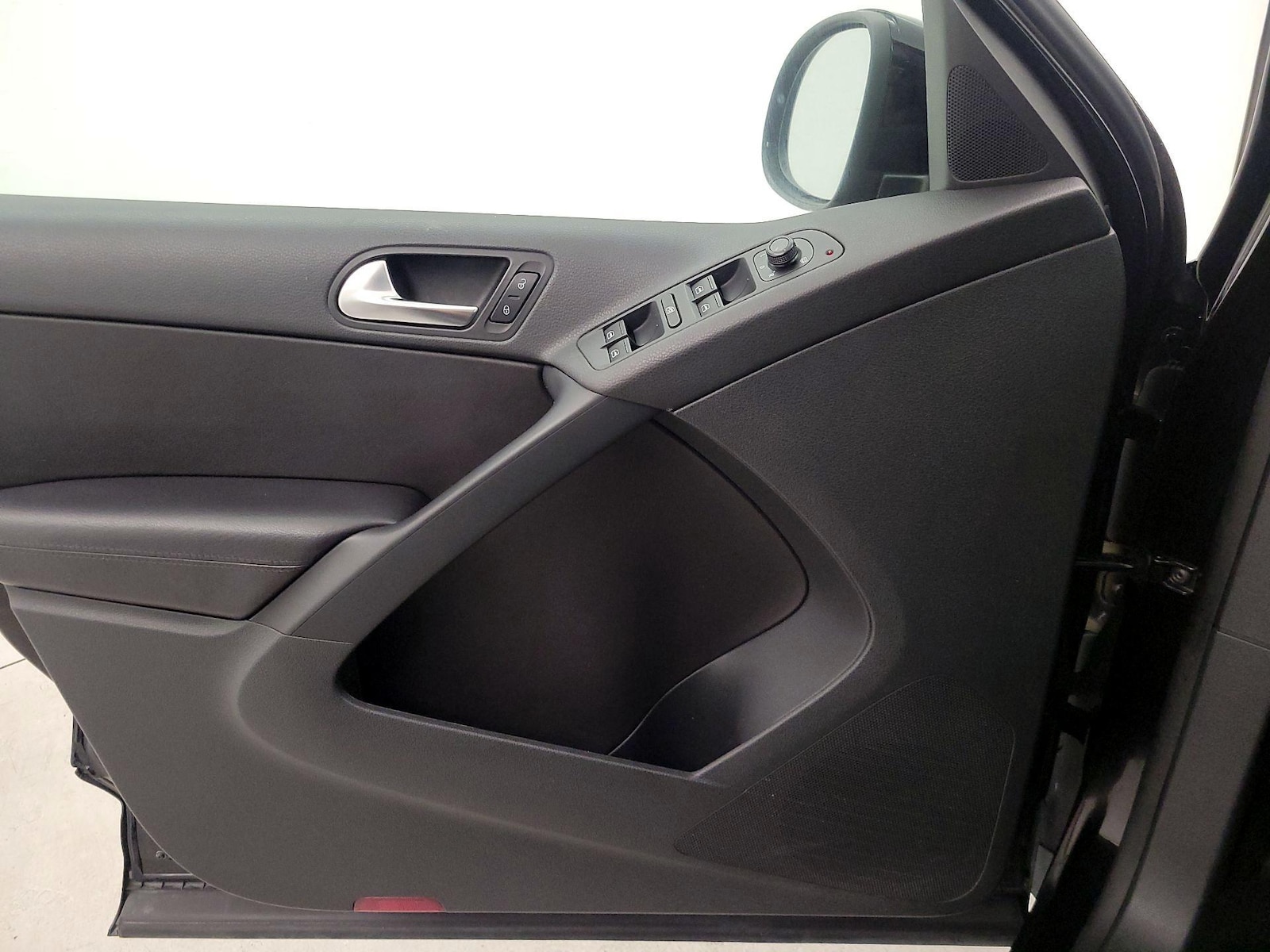 2016 Volkswagen Tiguan SE - Photo 13