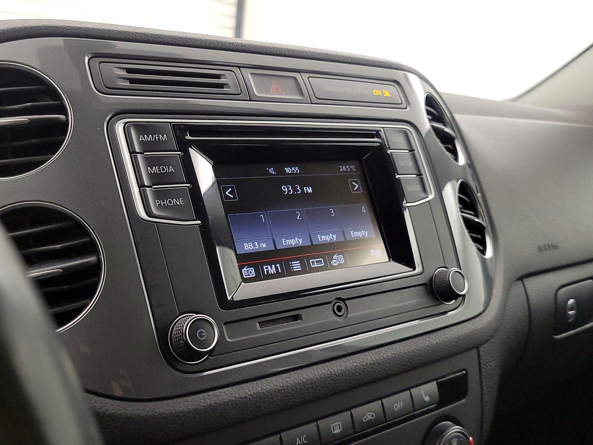 Thumbnail: 2016 Volkswagen Tiguan - 15