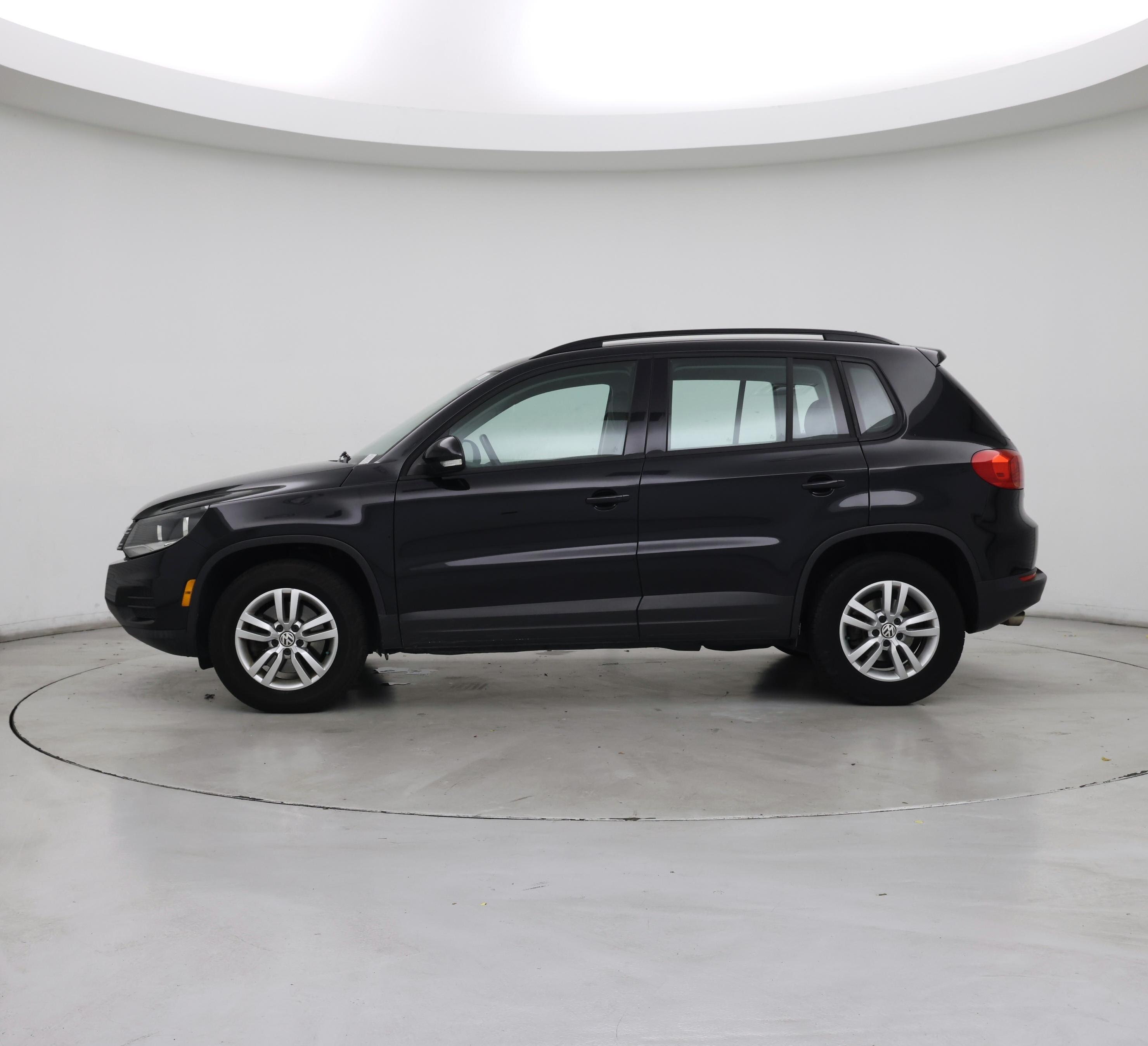 Thumbnail: 2016 Volkswagen Tiguan - 3