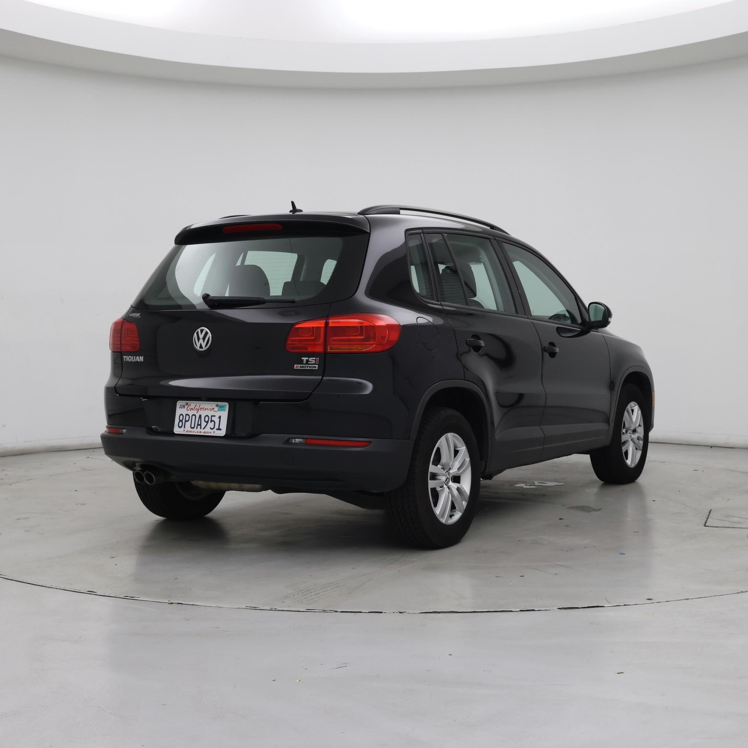 Thumbnail: 2016 Volkswagen Tiguan - 8