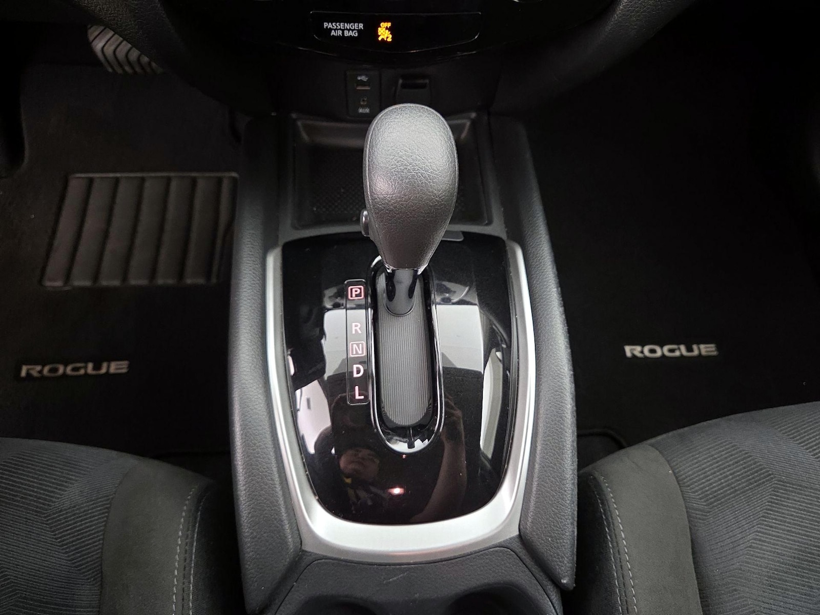 2015 Nissan Rogue SV - Photo 18